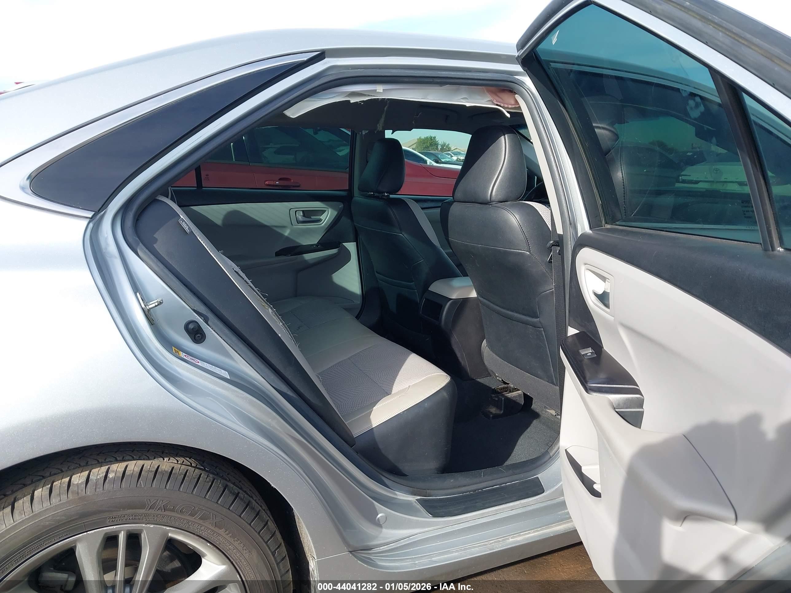 TOYOTA CAMRY image 8