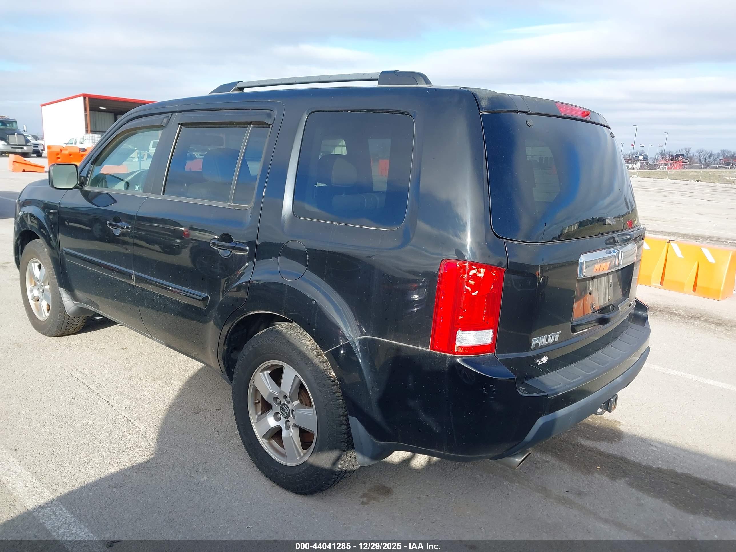HONDA PILOT image 3