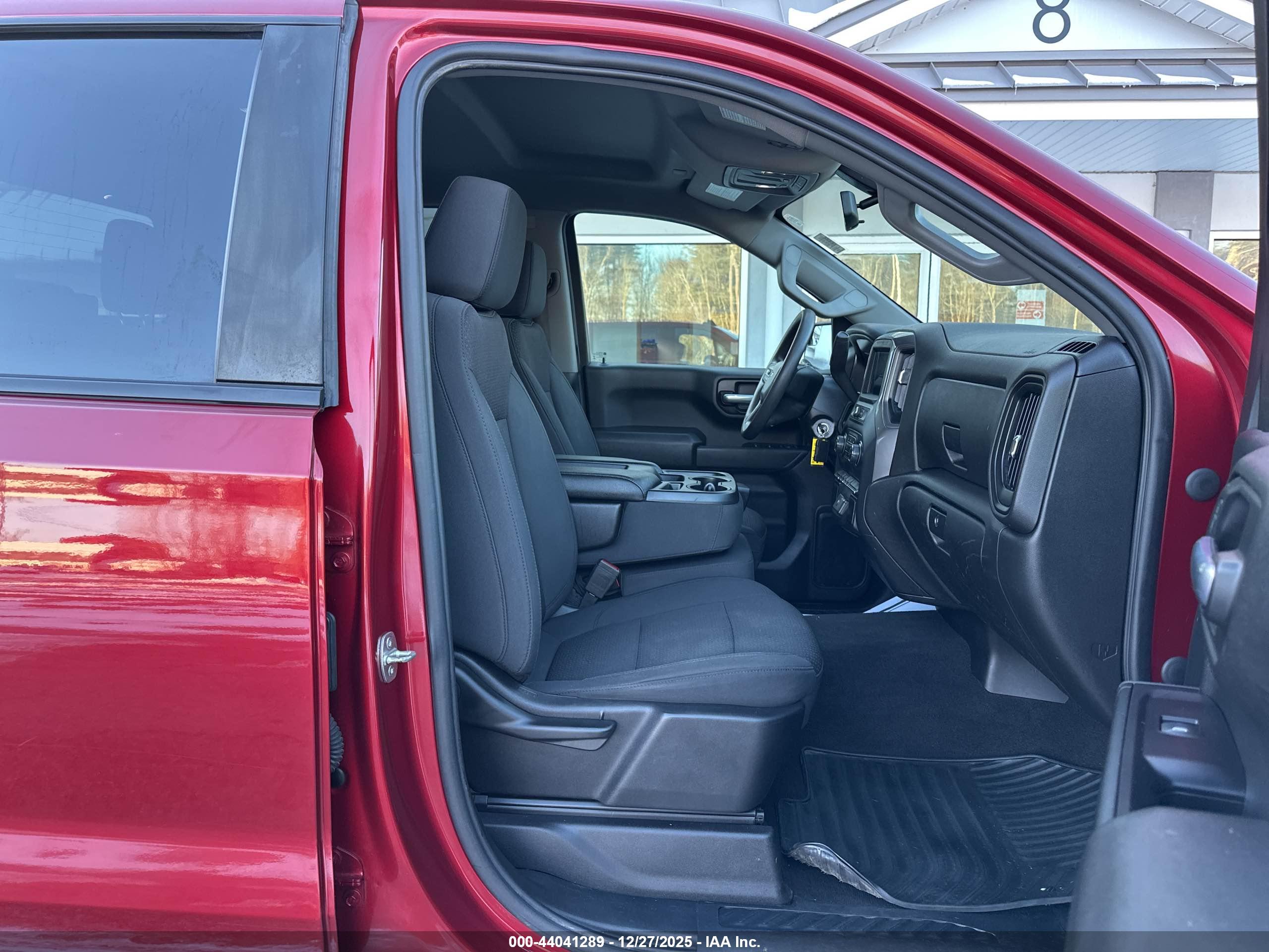 CHEVROLET SILVERADO image 5