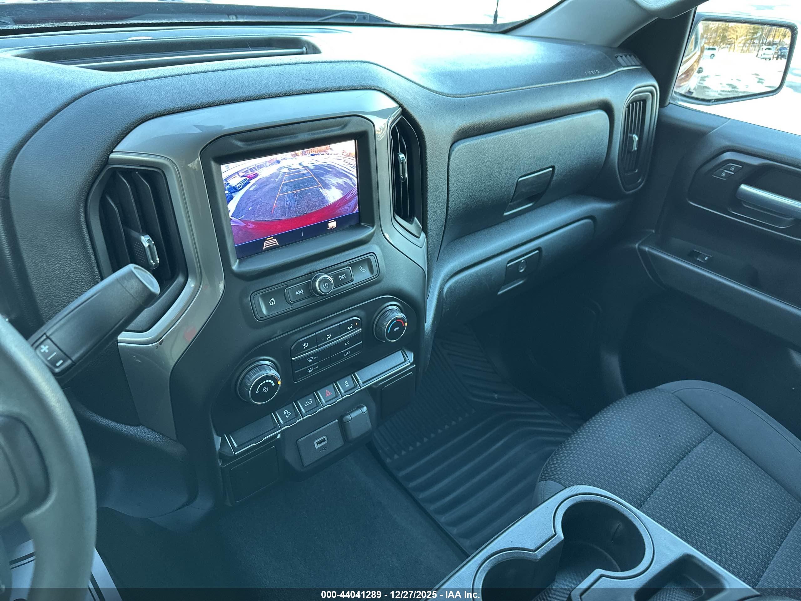 CHEVROLET SILVERADO image 6