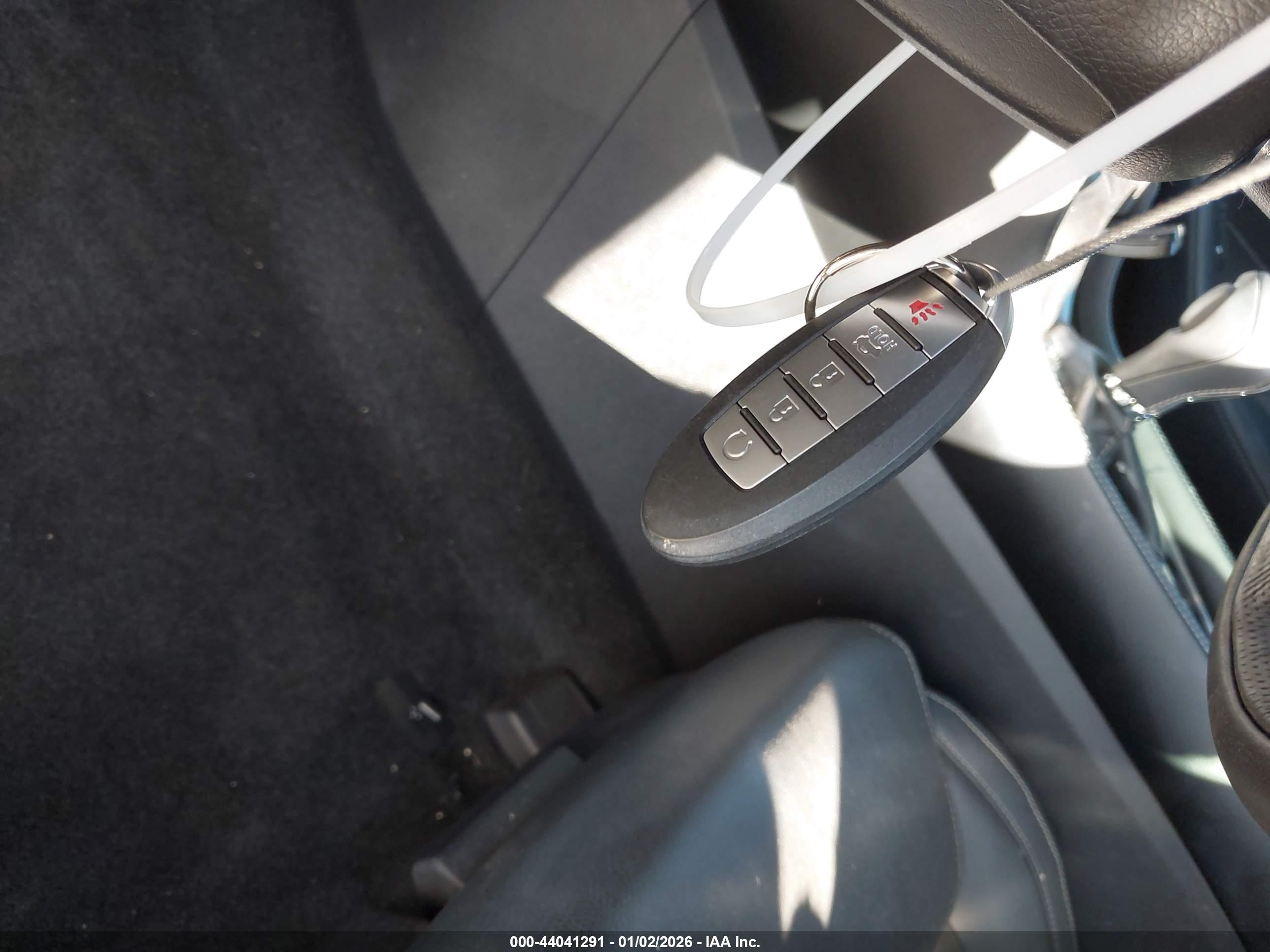 NISSAN MAXIMA image 11