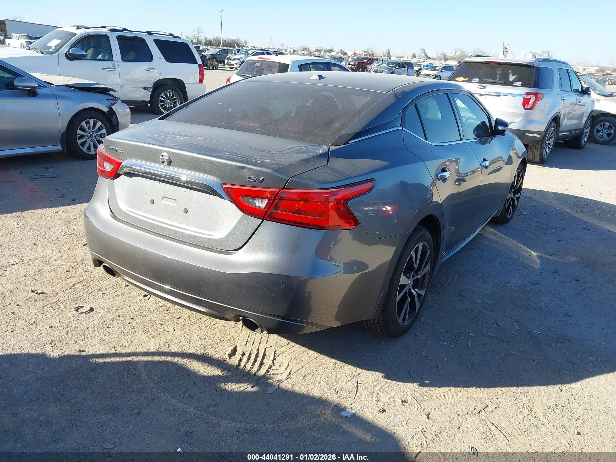 NISSAN MAXIMA image 4