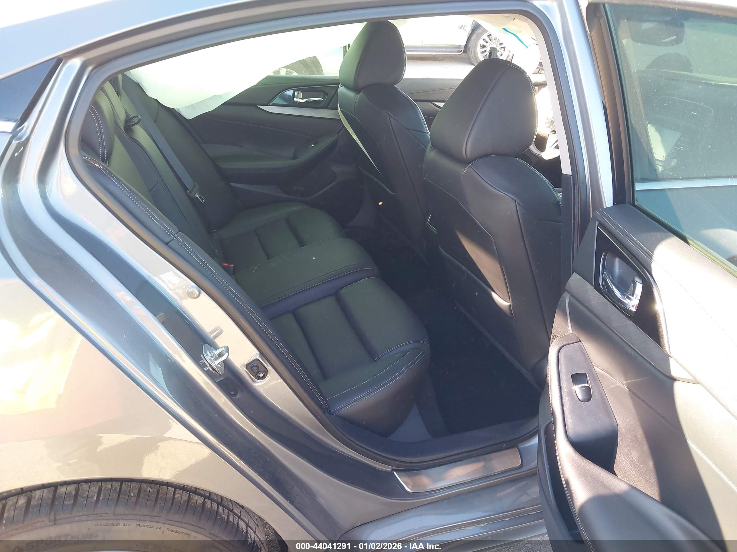 NISSAN MAXIMA image 8