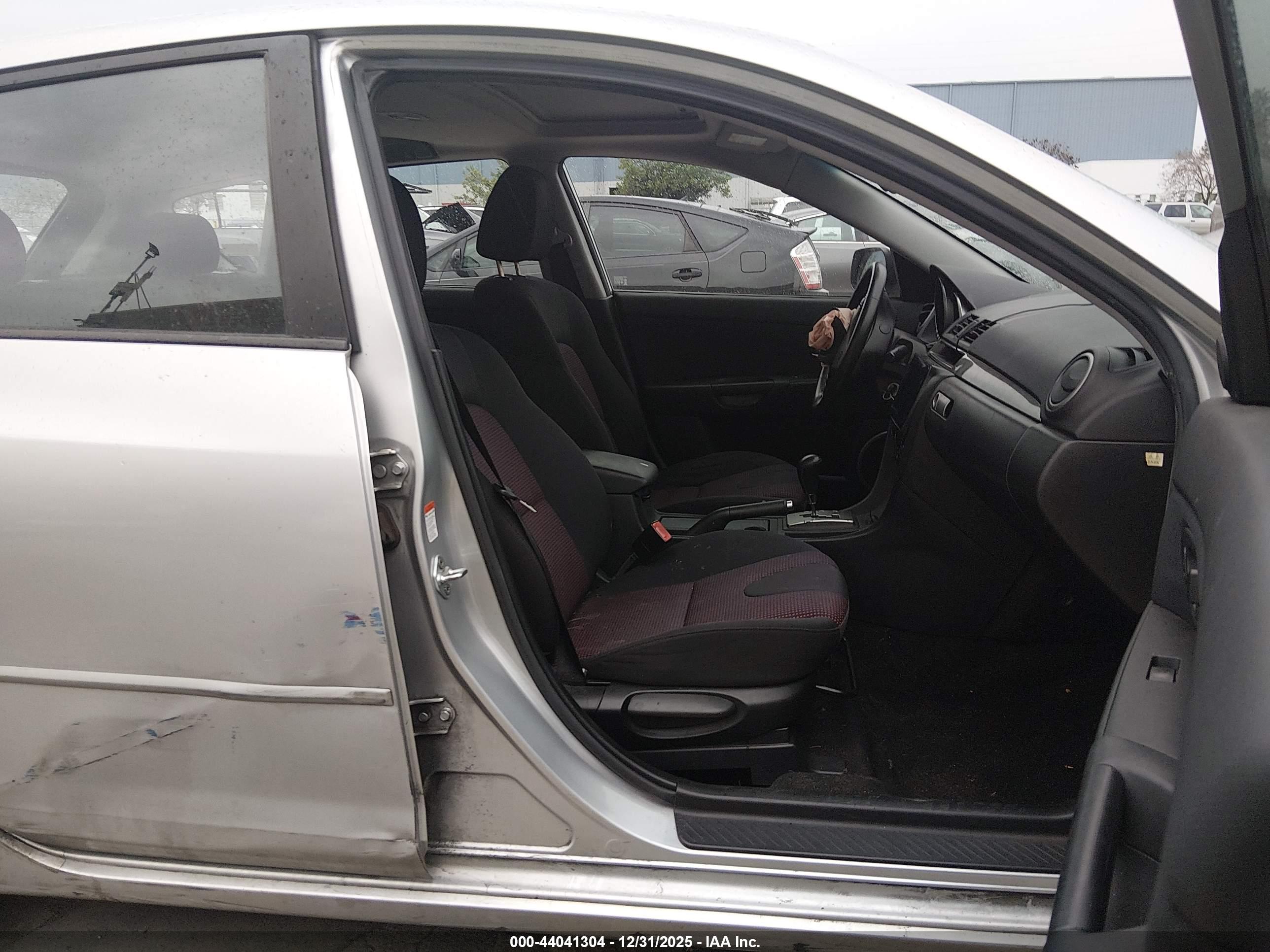 MAZDA MAZDA3 image 5