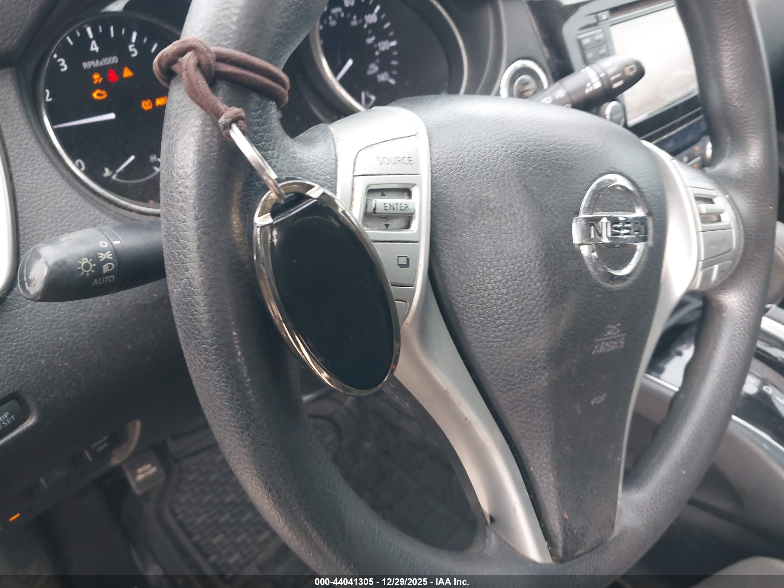 NISSAN ROGUE image 11