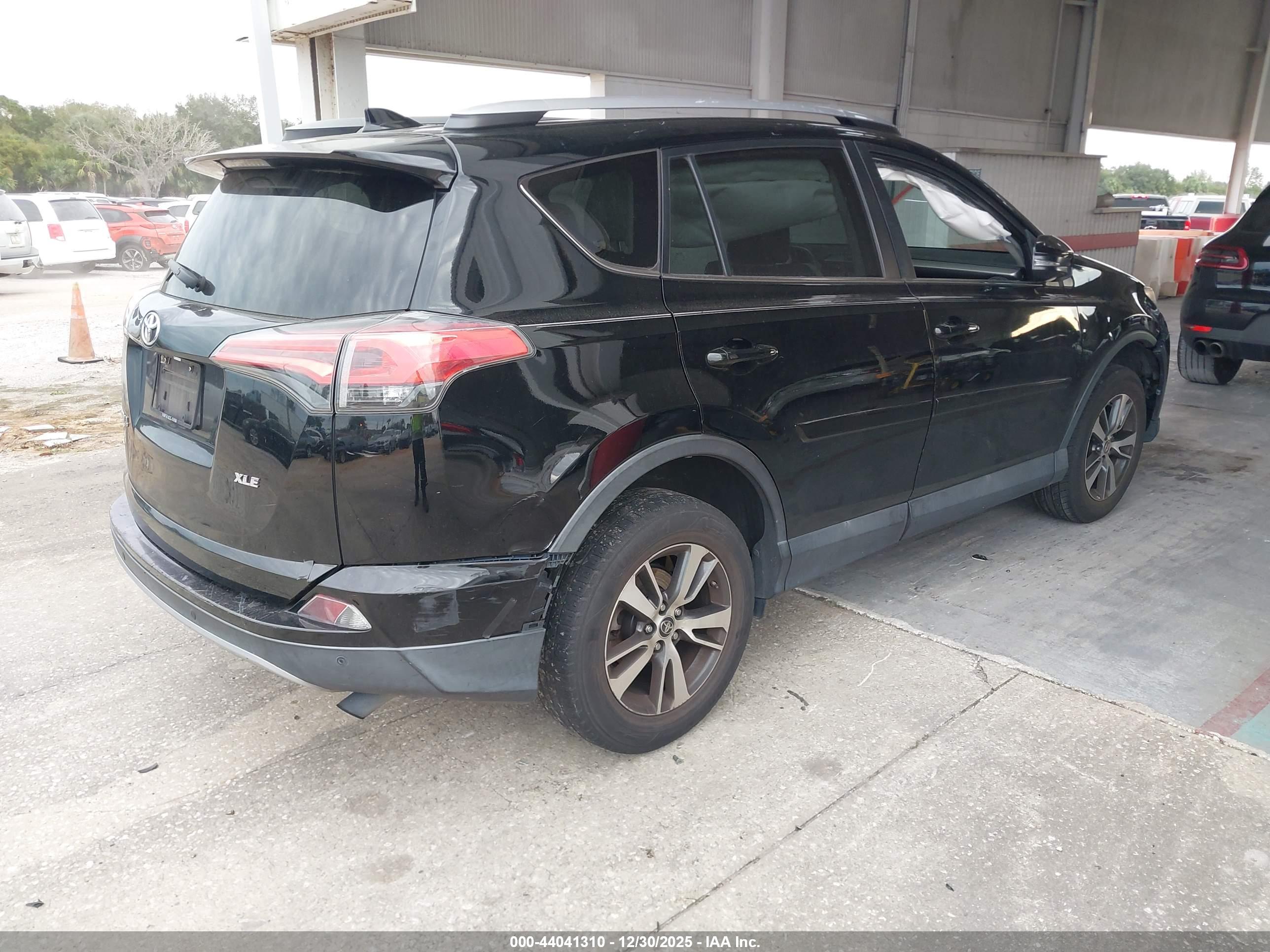 TOYOTA RAV4 image 4