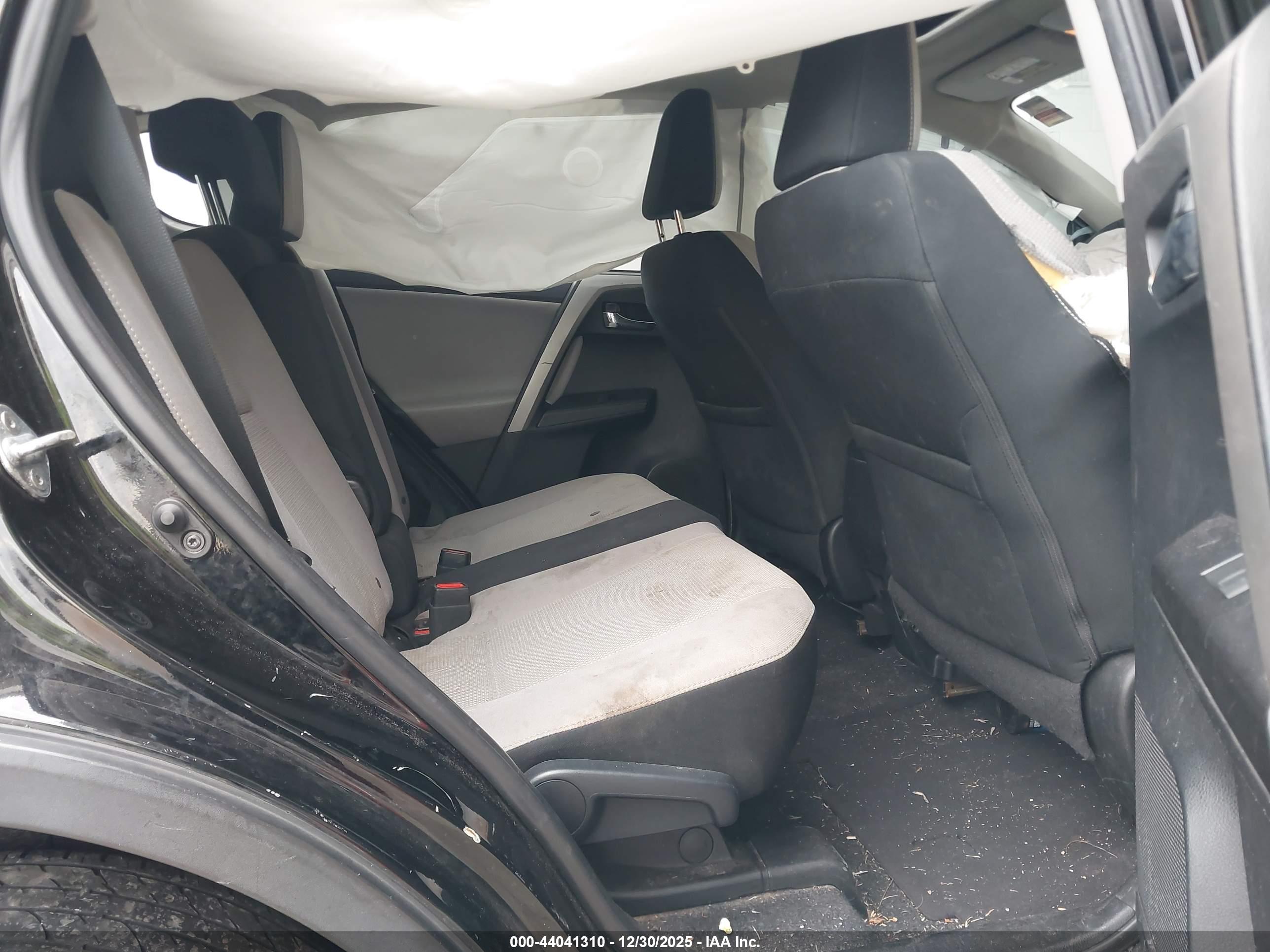 TOYOTA RAV4 image 8