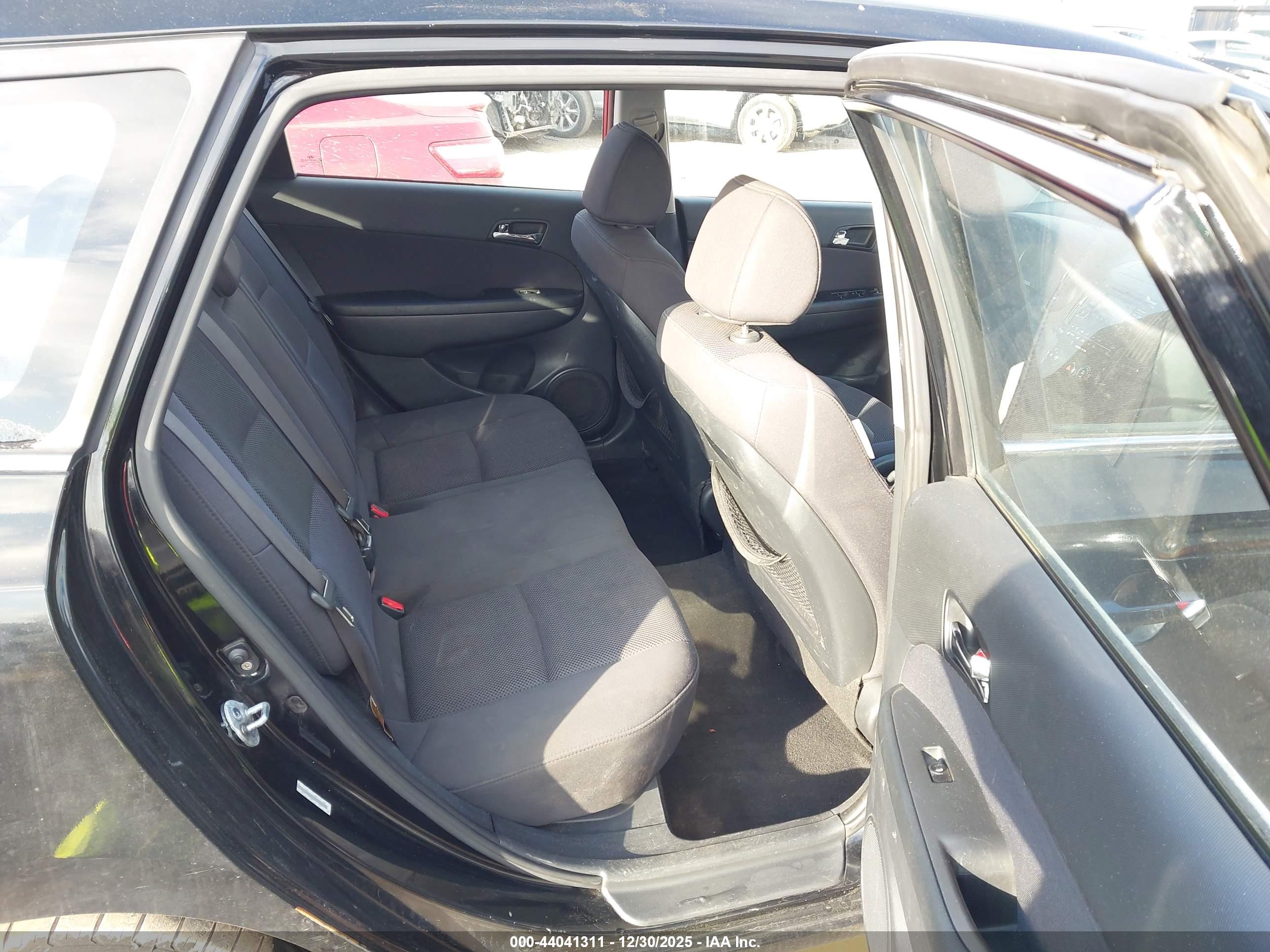 HYUNDAI ELANTRA image 8