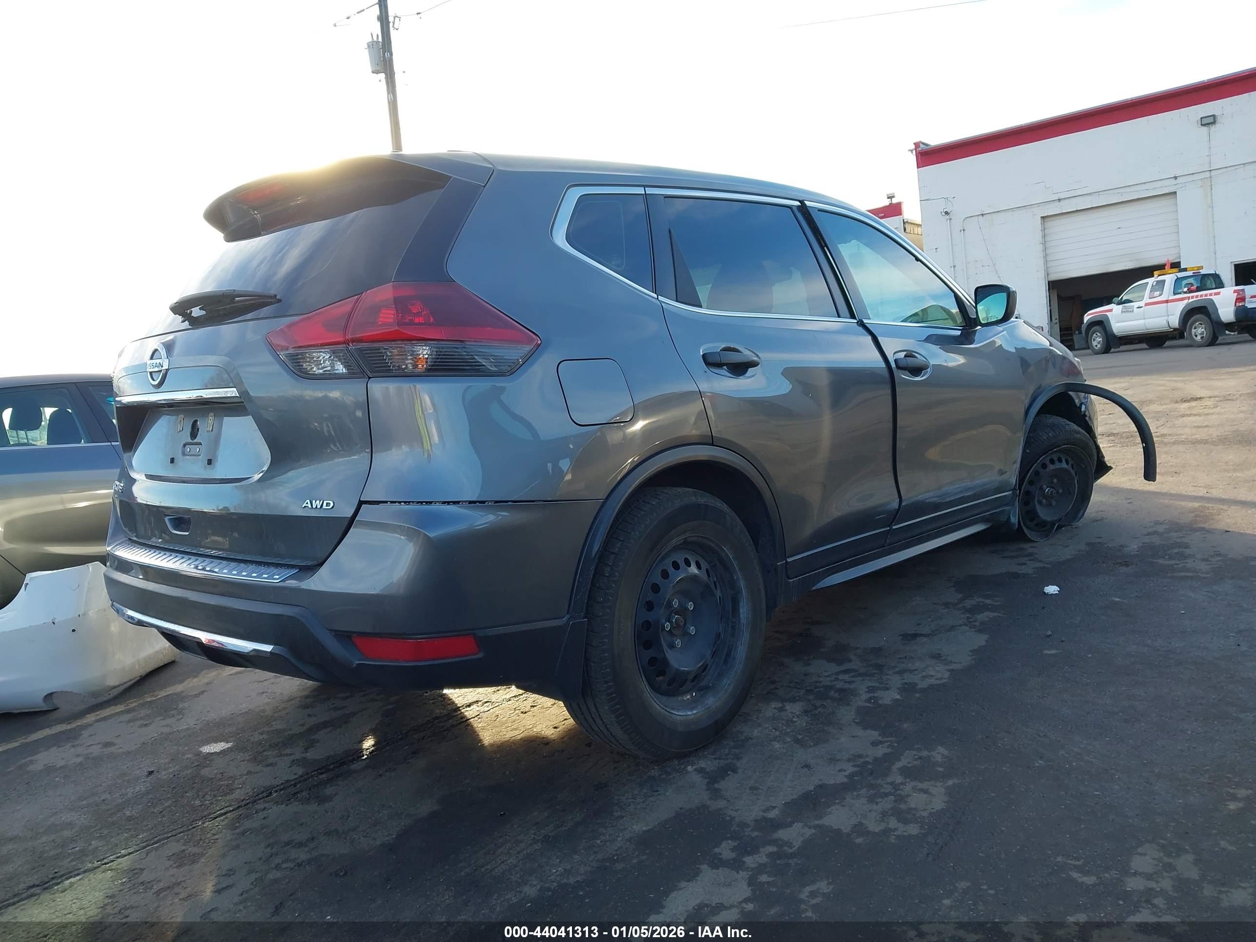 NISSAN ROGUE image 4