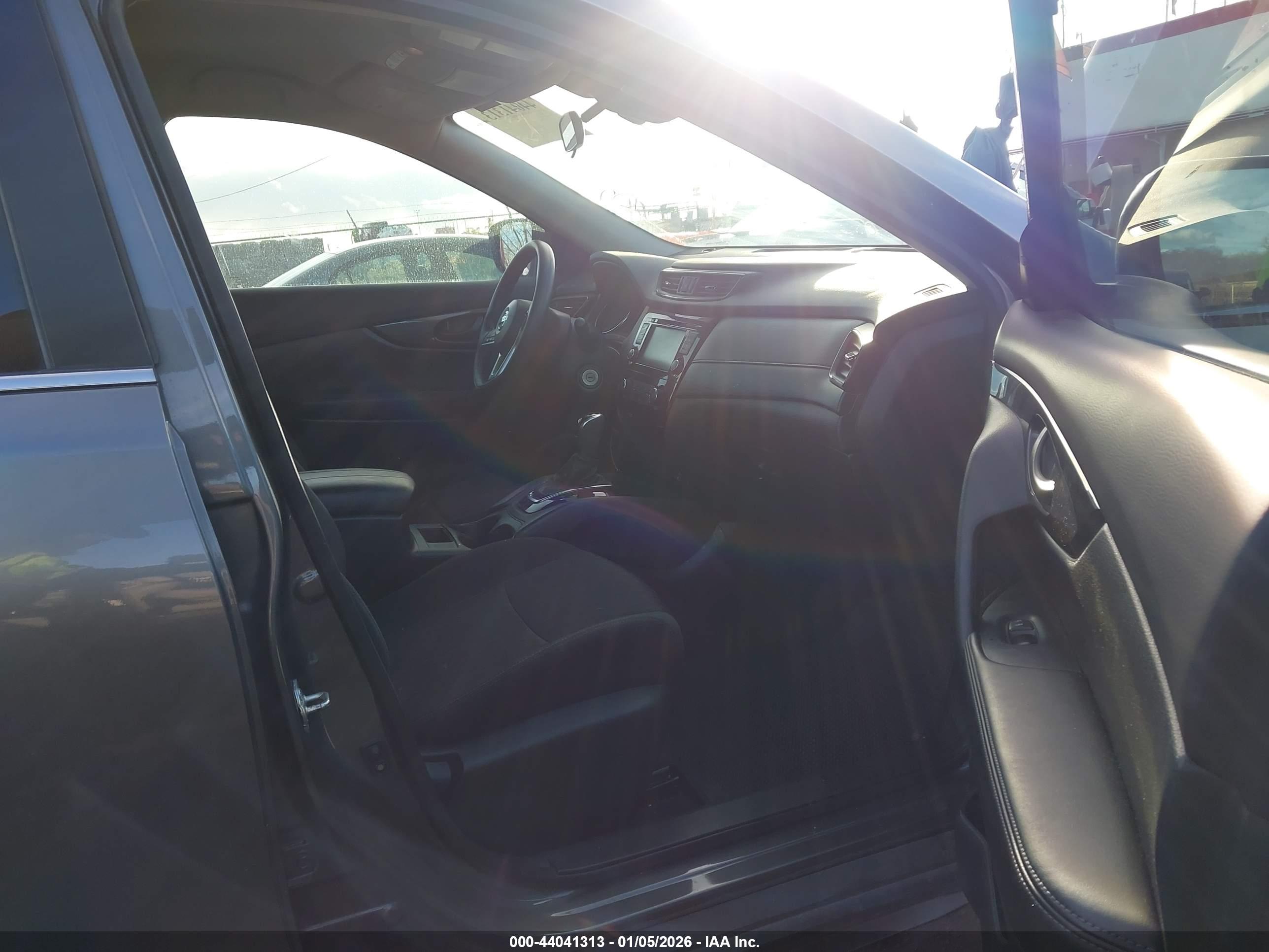 NISSAN ROGUE image 5