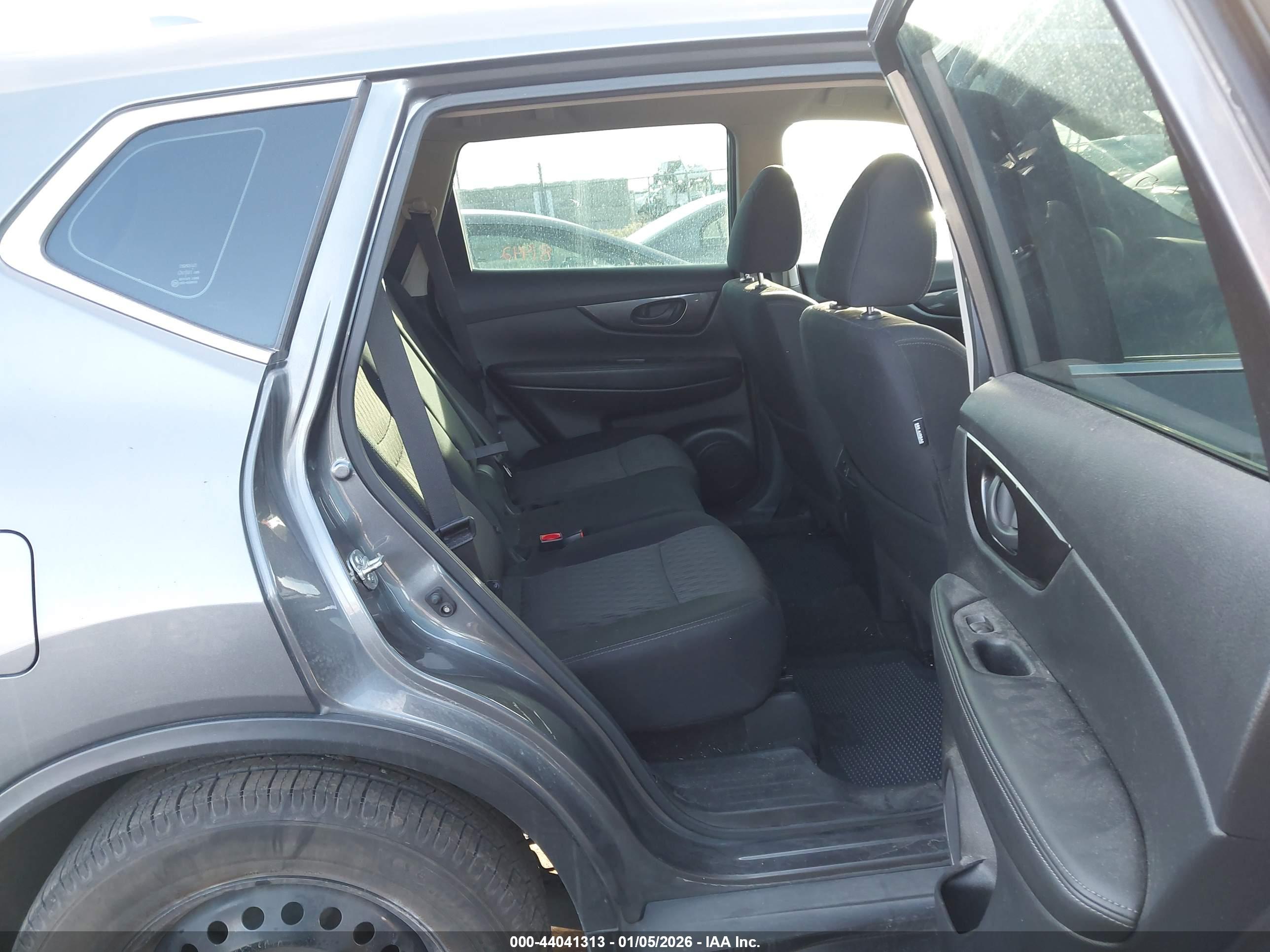 NISSAN ROGUE image 8