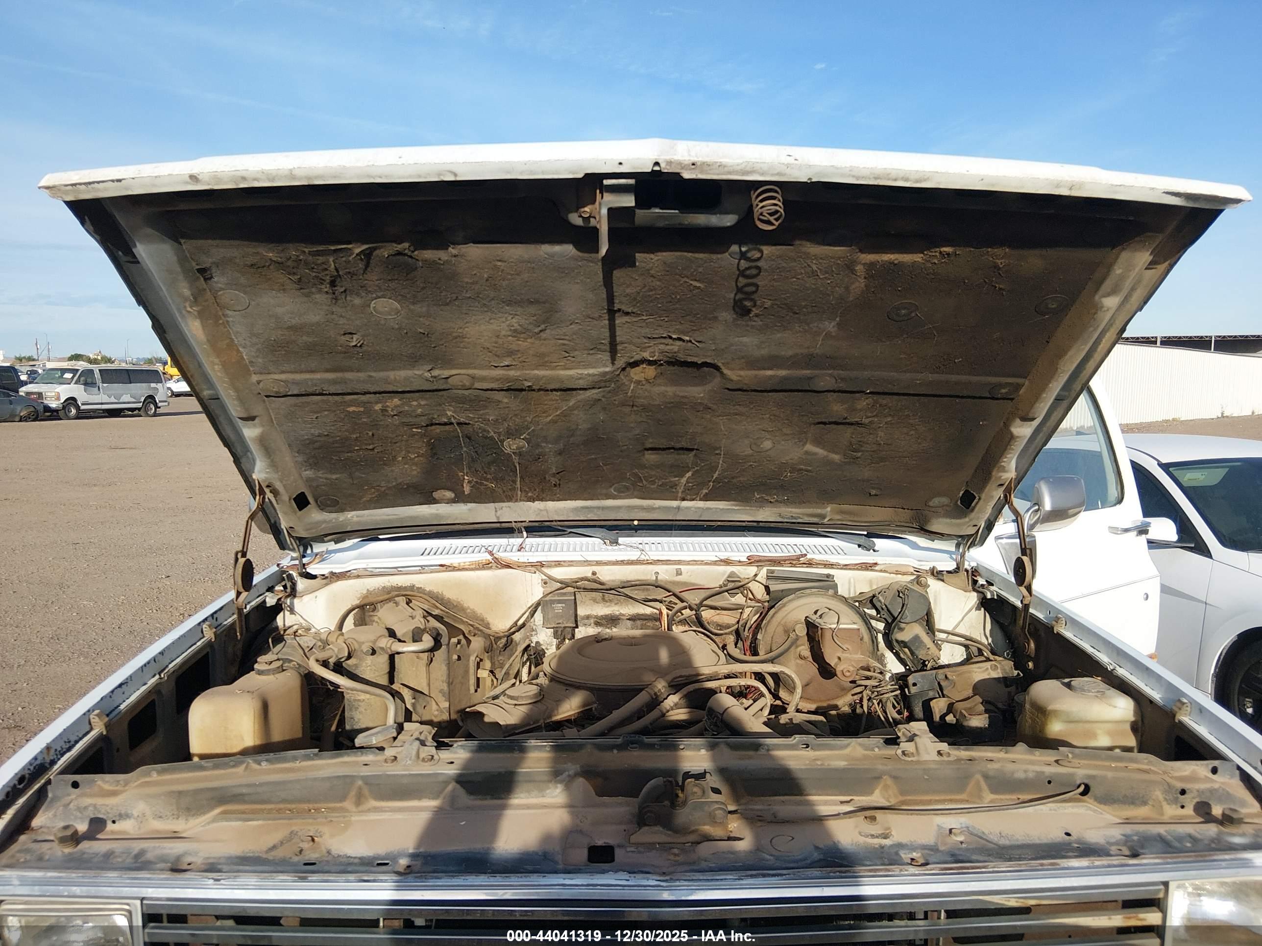 GMC SUBURBAN image 10