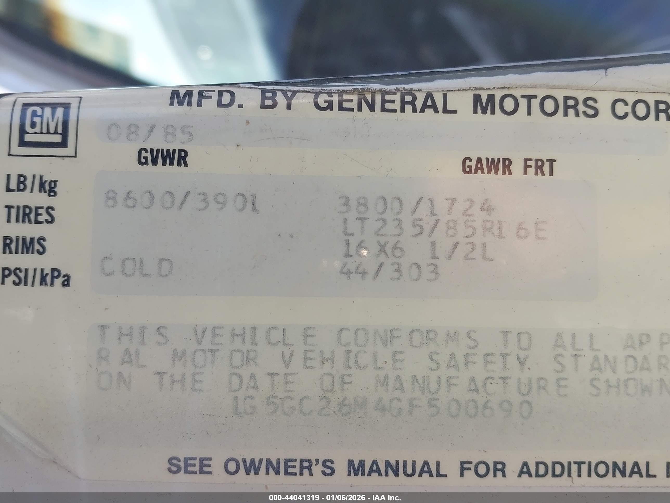 GMC SUBURBAN image 9