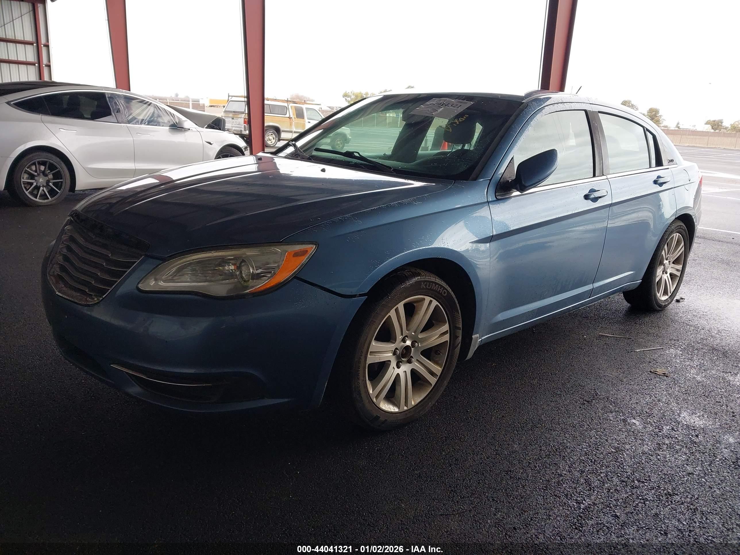 CHRYSLER 200 image 2