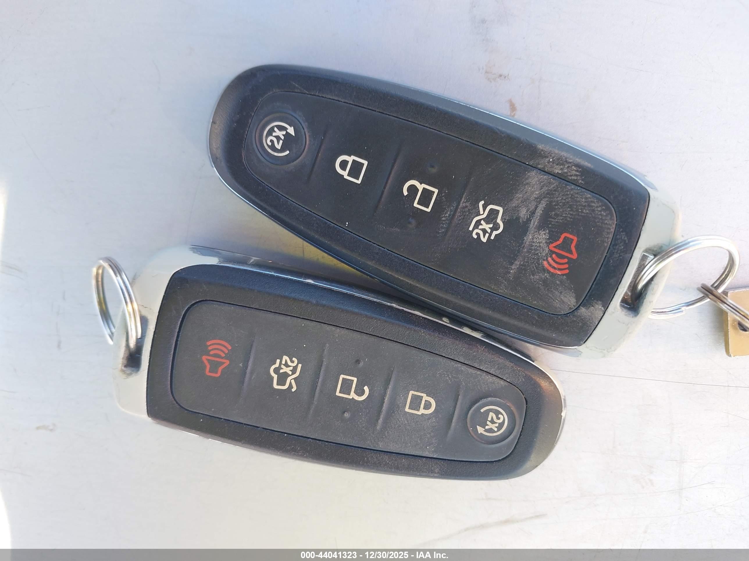 FORD TAURUS image 11