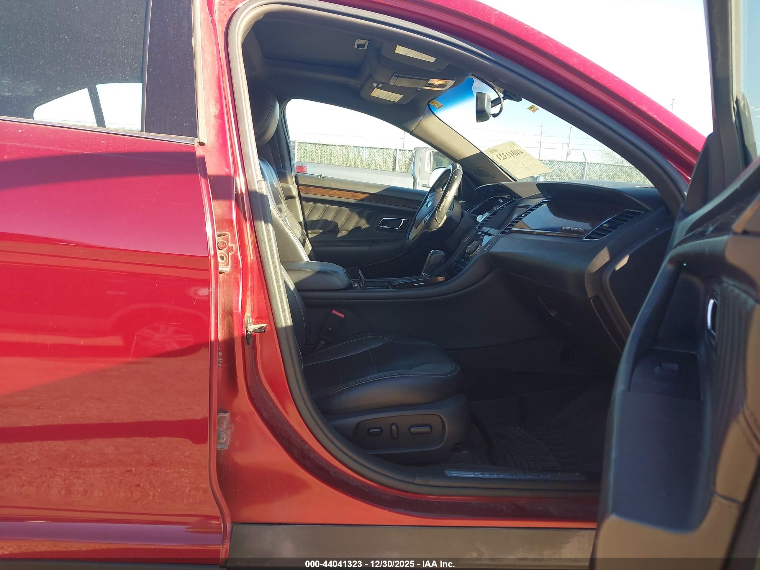 FORD TAURUS image 5