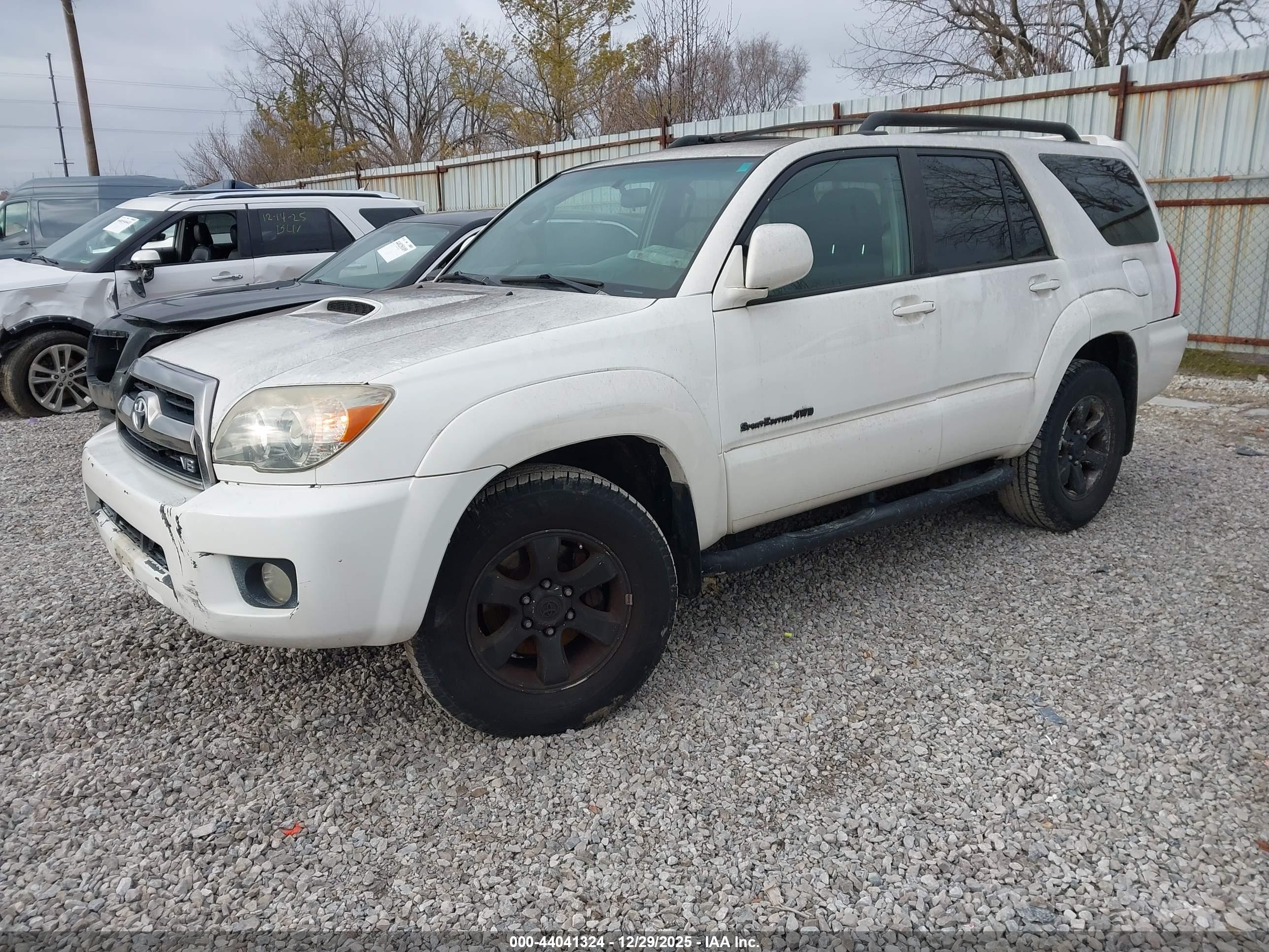 TOYOTA 4RUNNER image 2