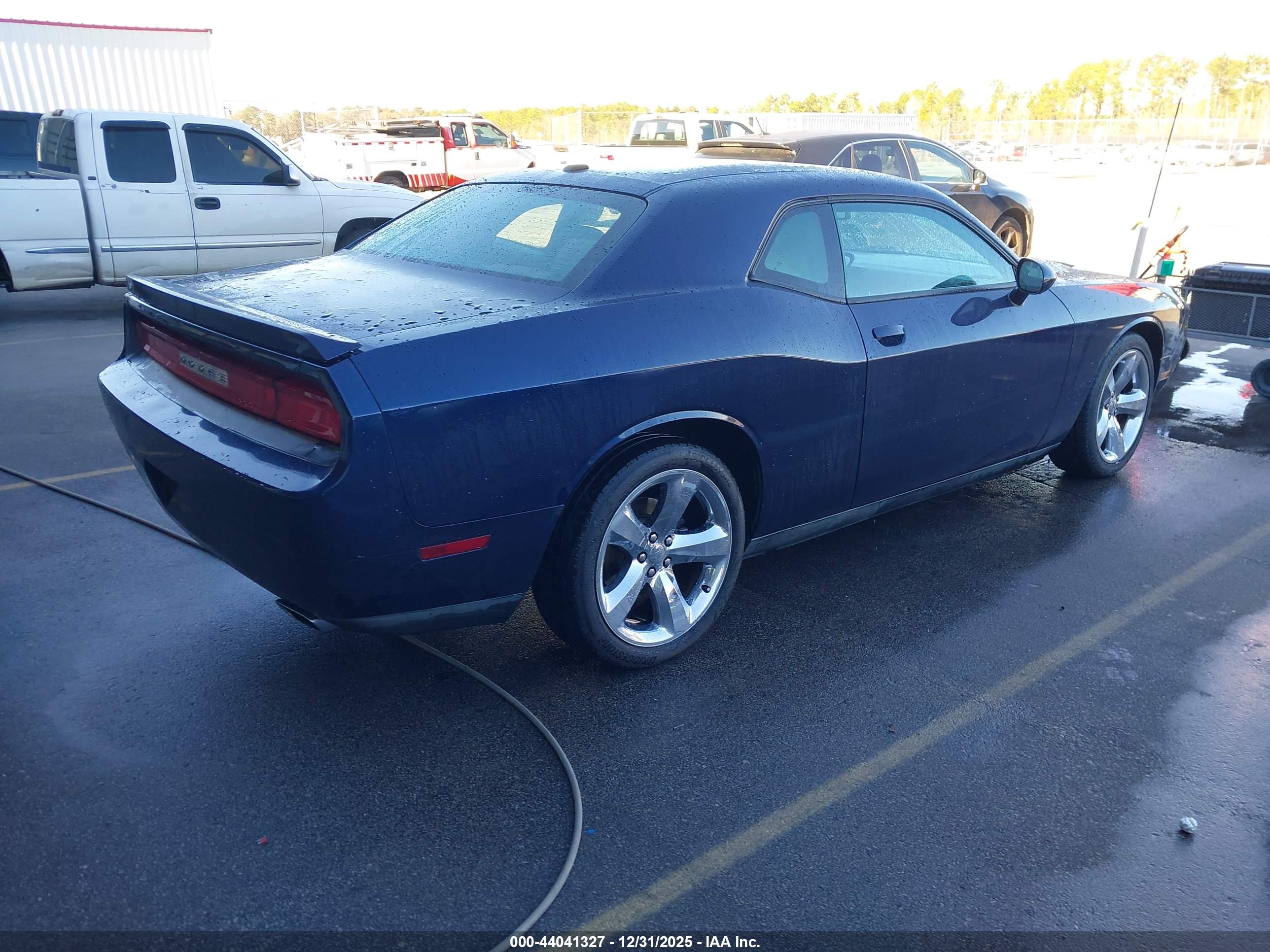 DODGE CHALLENGER image 4