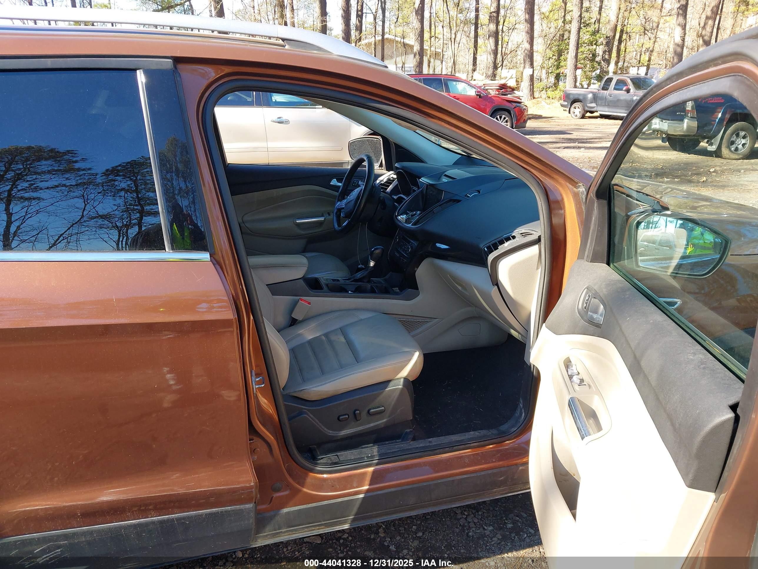 FORD ESCAPE image 5