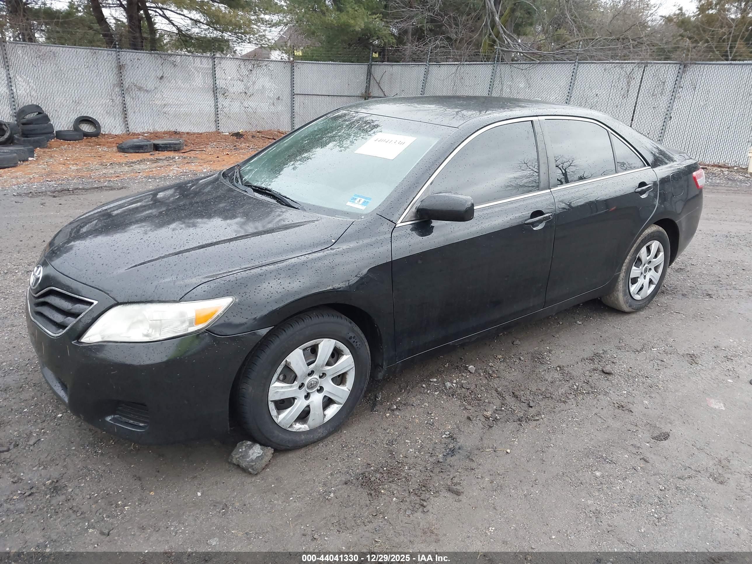 TOYOTA CAMRY image 2