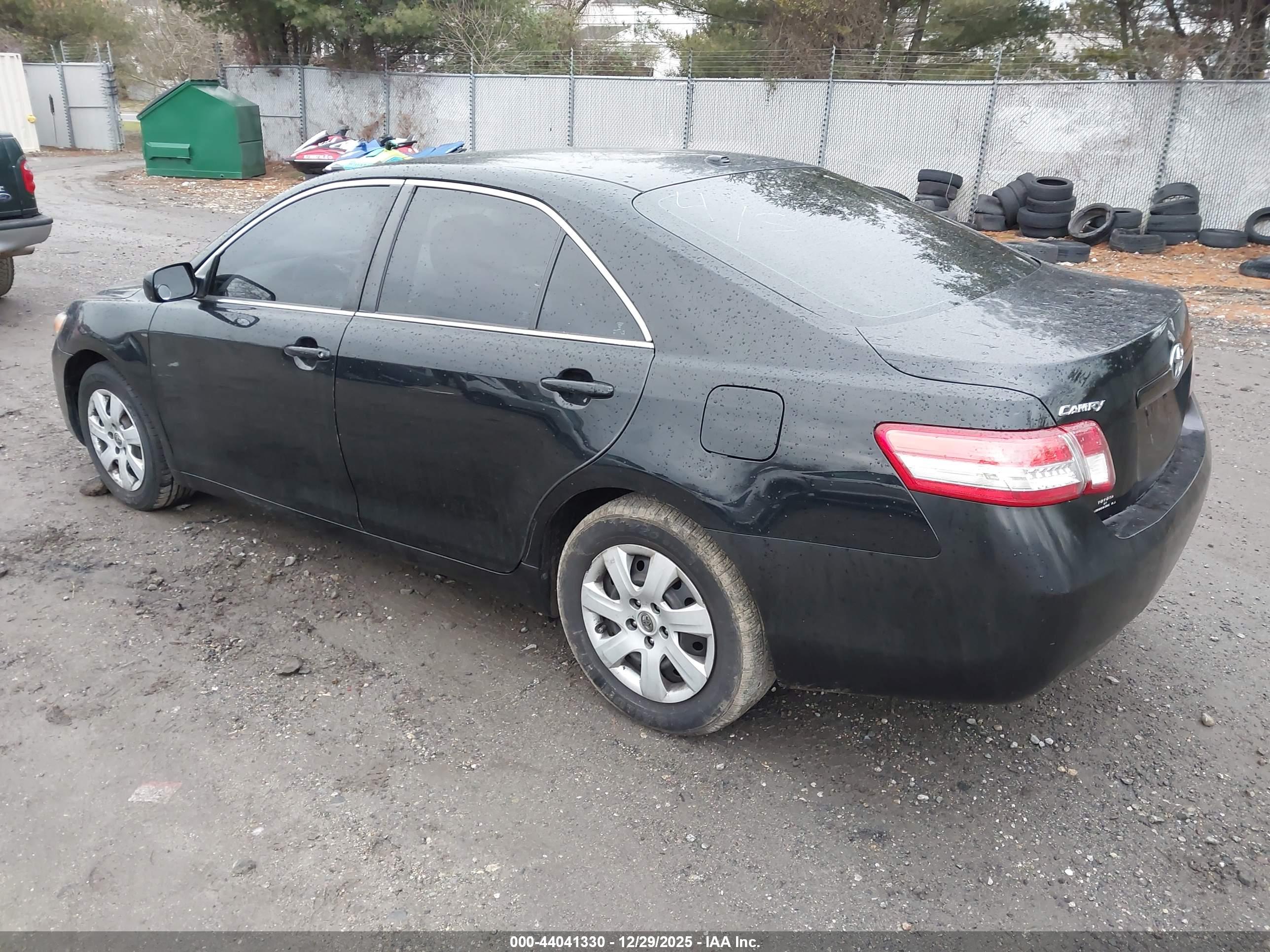 TOYOTA CAMRY image 3