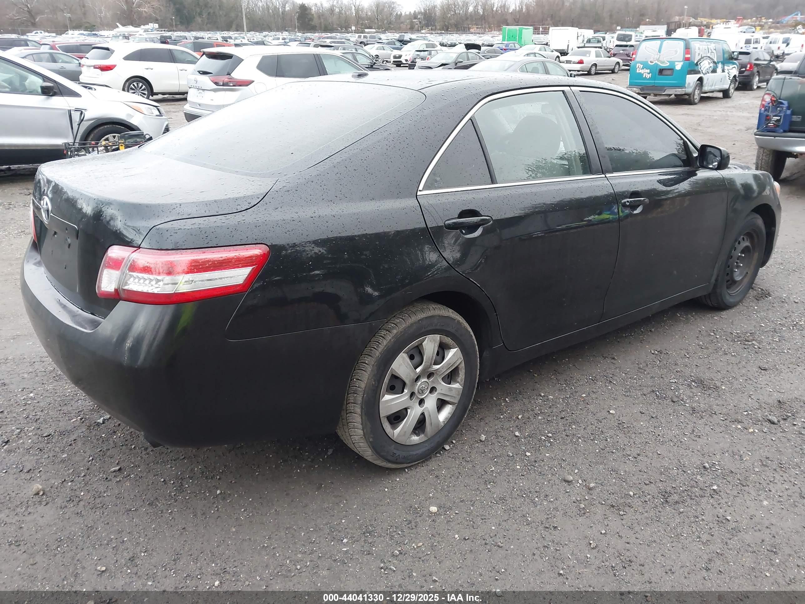 TOYOTA CAMRY image 4