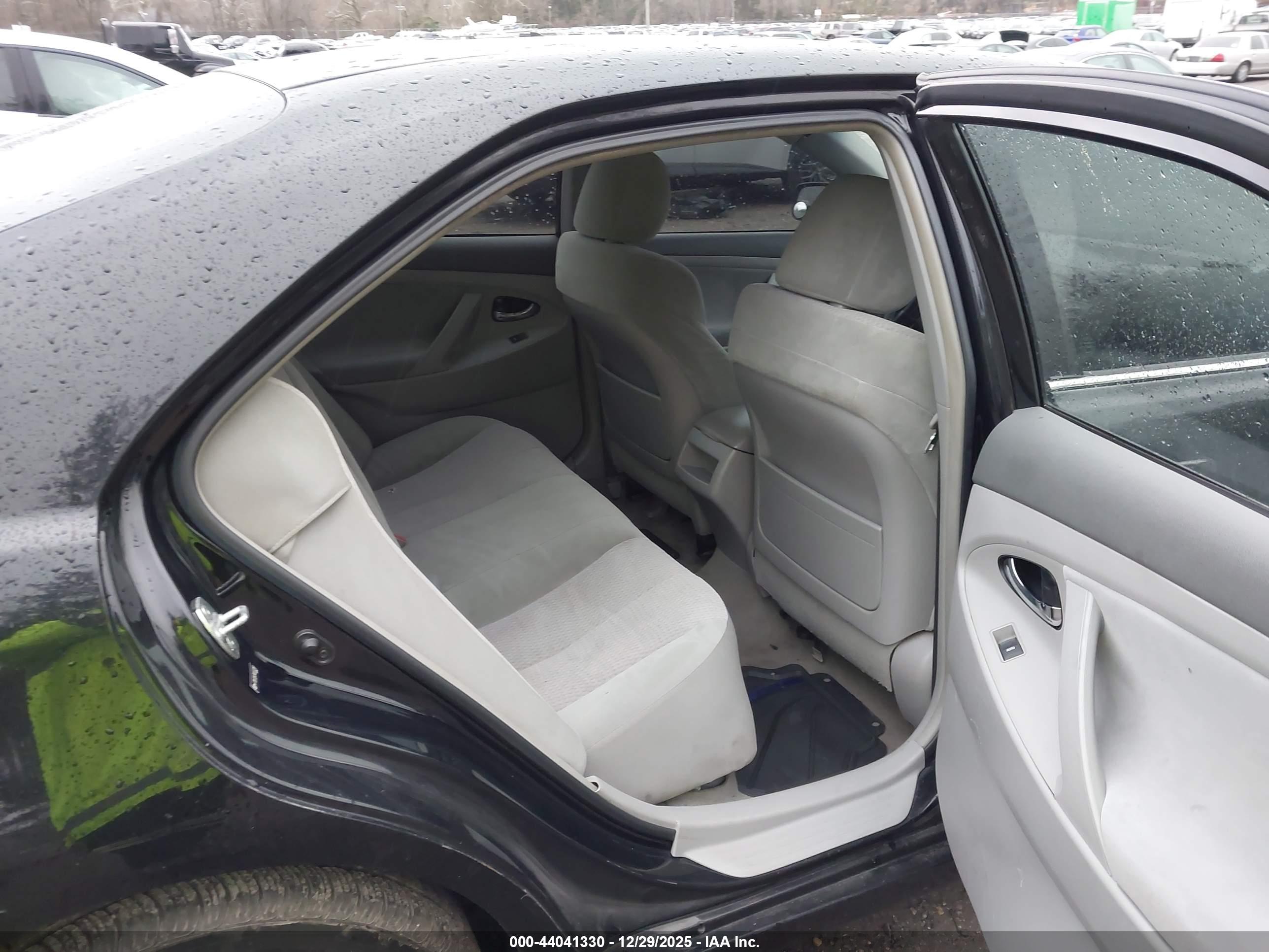 TOYOTA CAMRY image 8