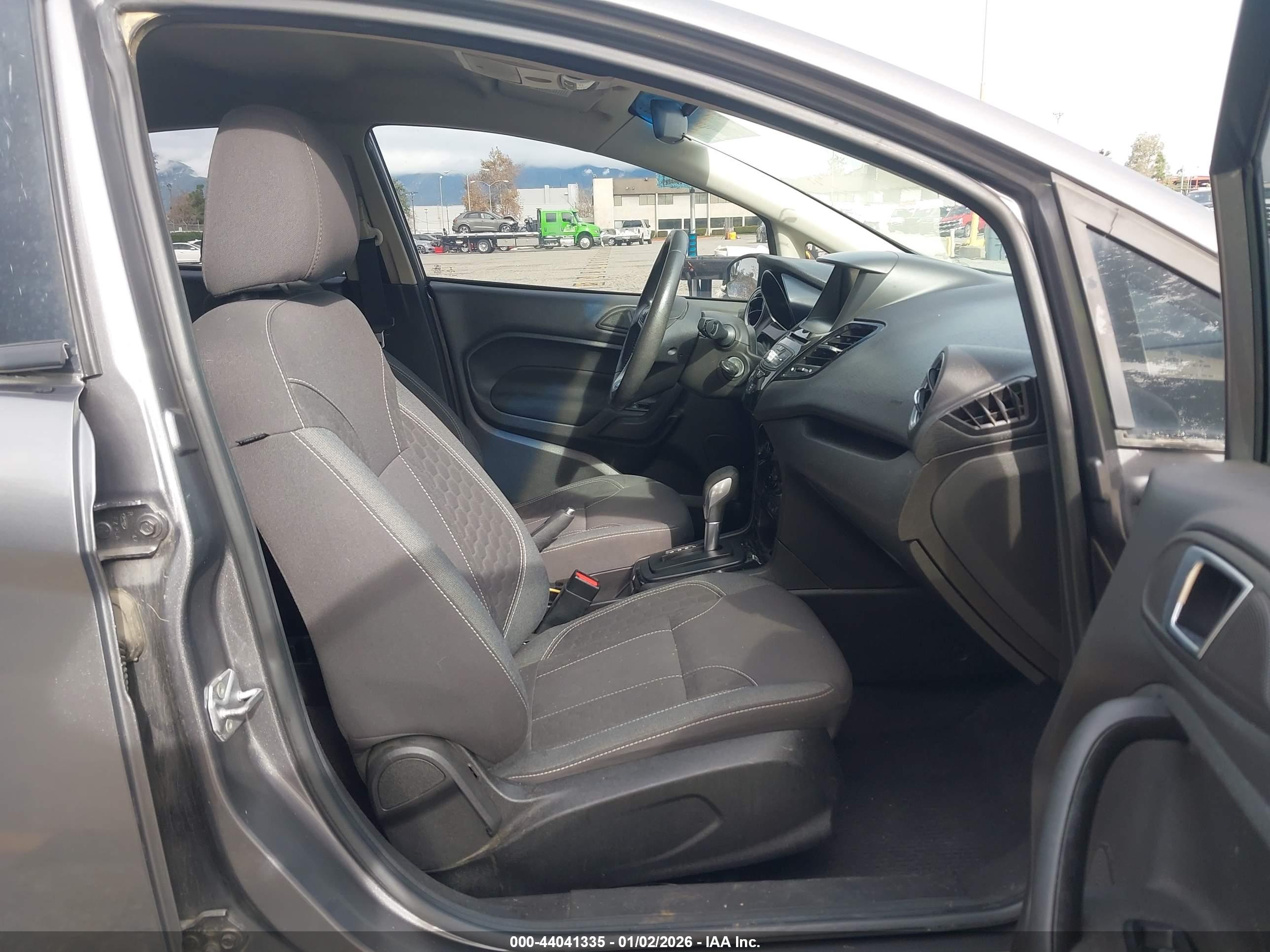 FORD FIESTA image 5