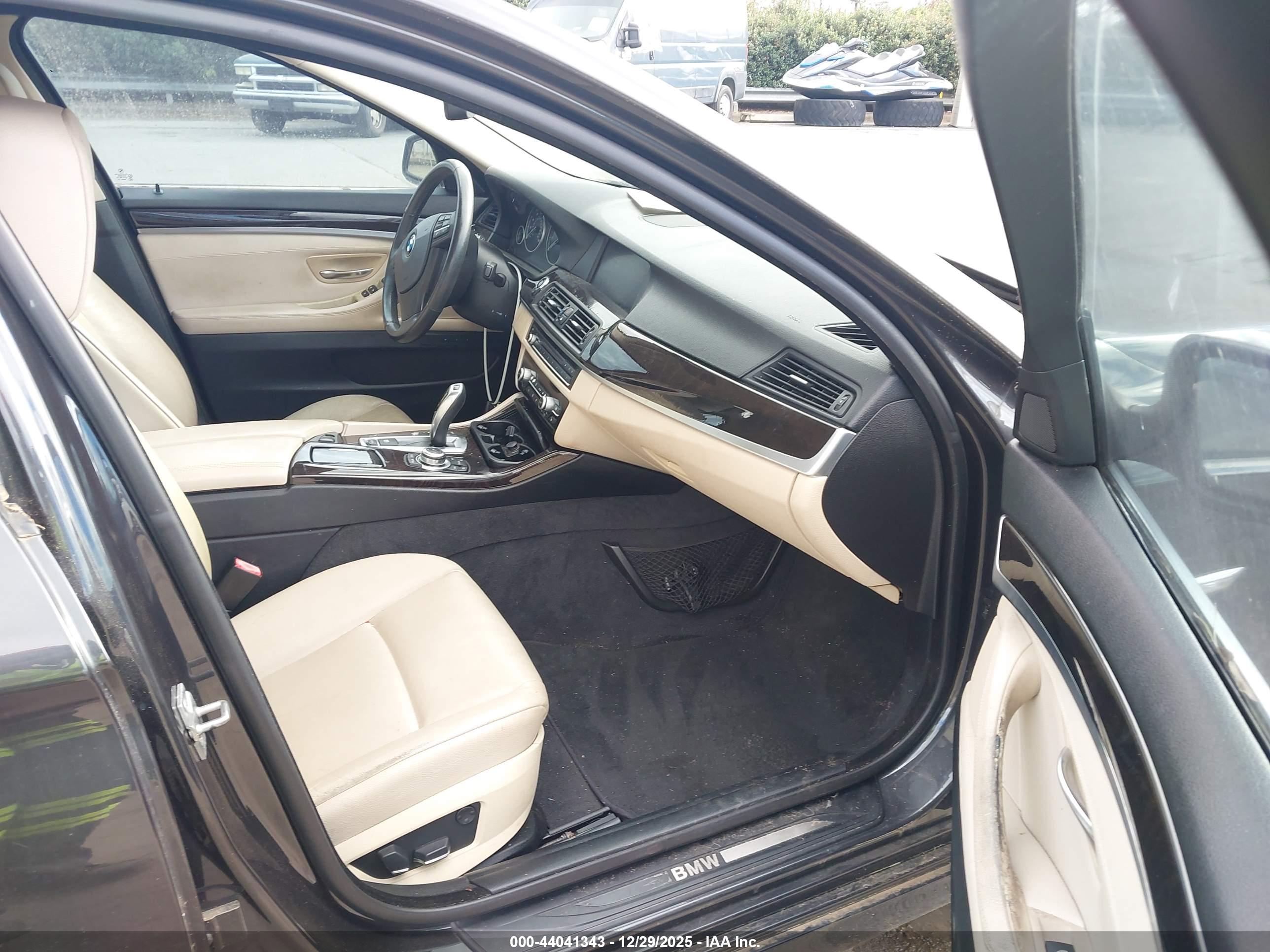 BMW 528I image 5