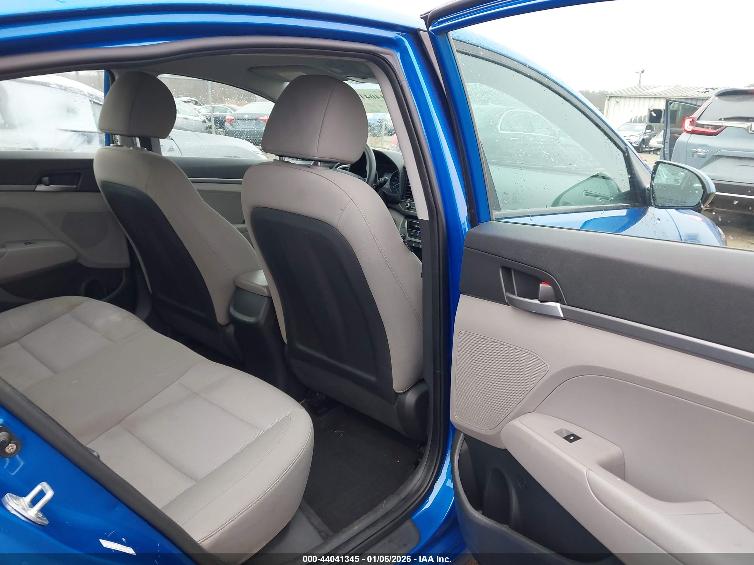 HYUNDAI ELANTRA image 8