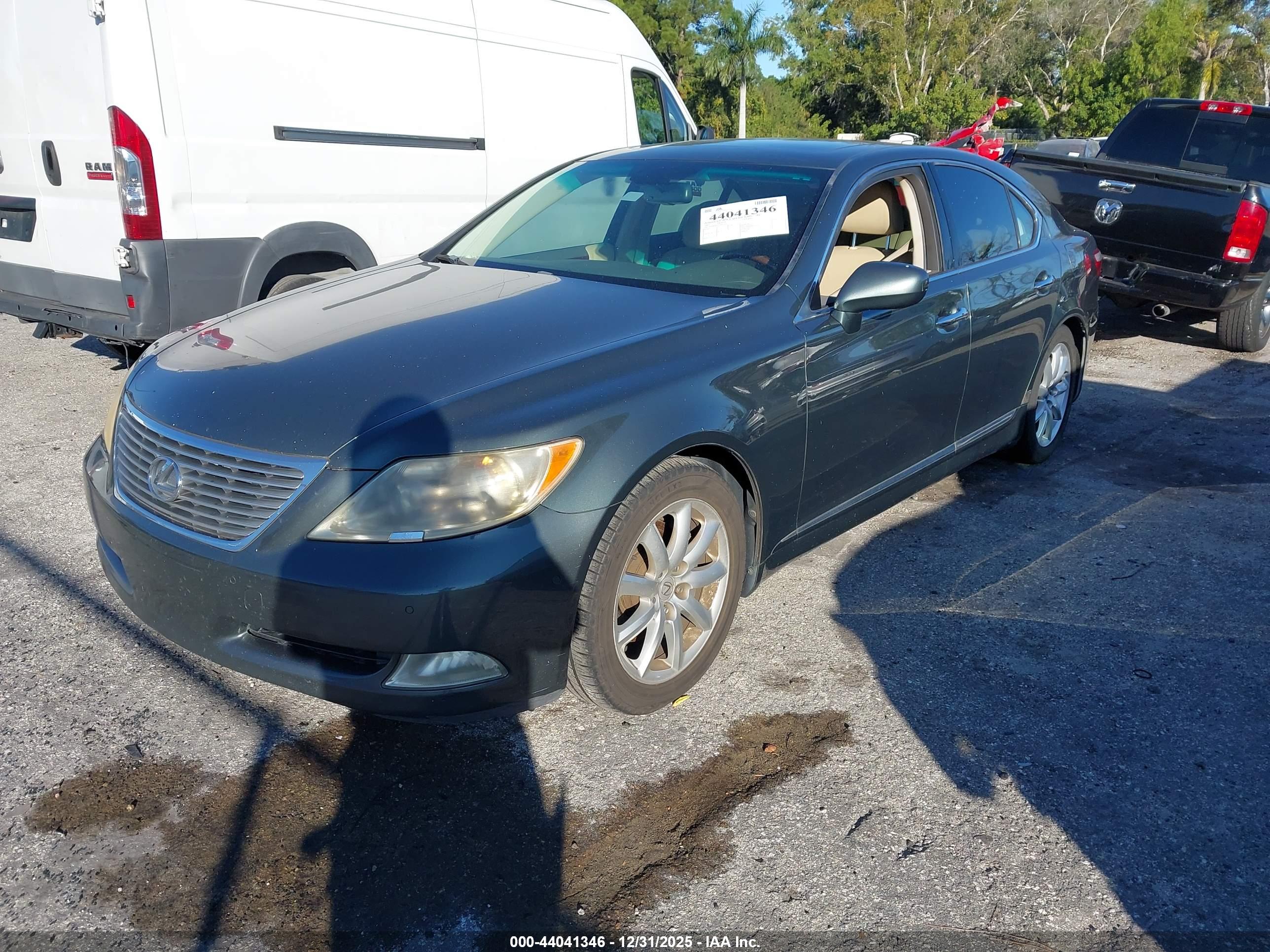 LEXUS LS image 2