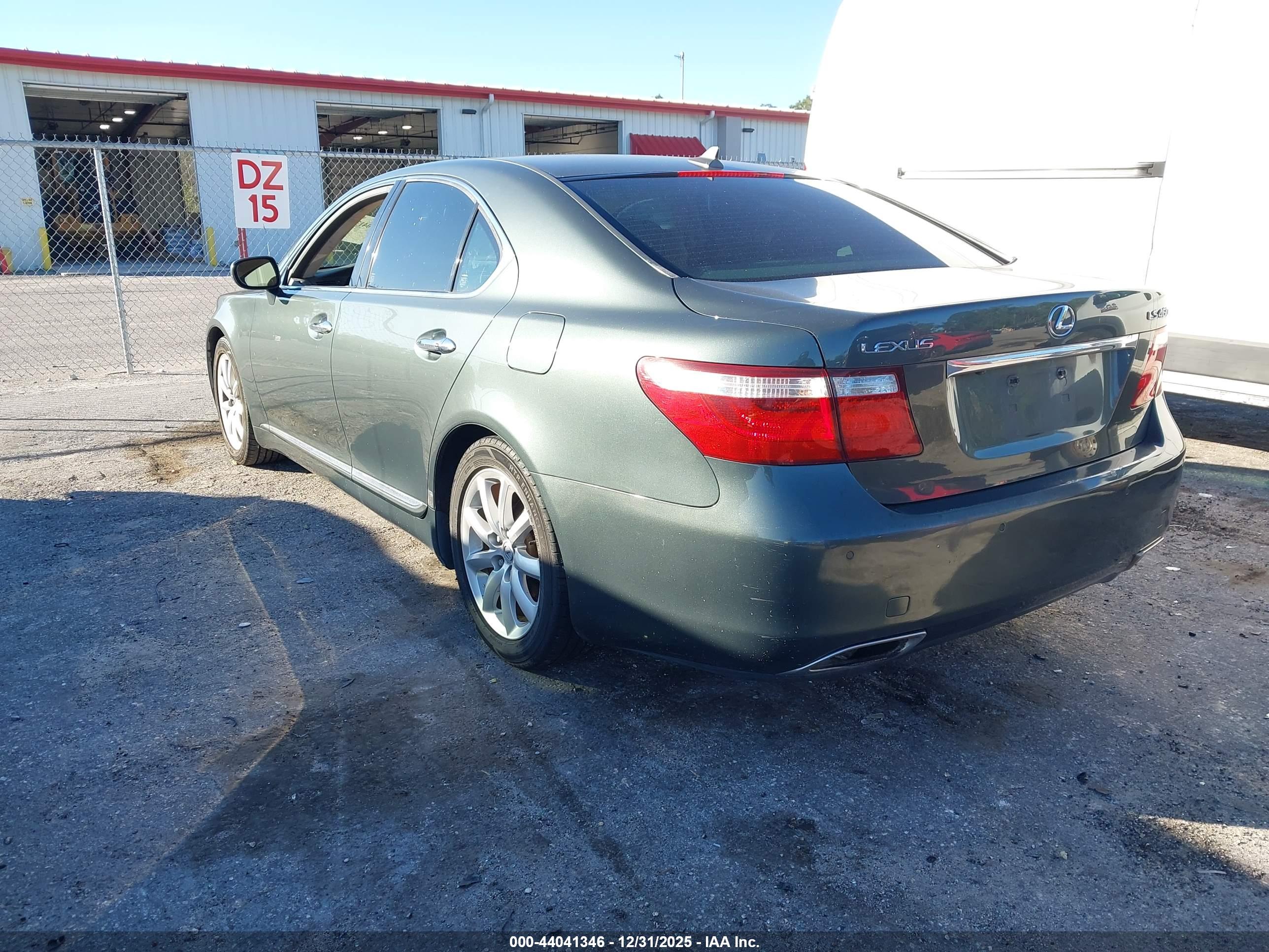 LEXUS LS image 3