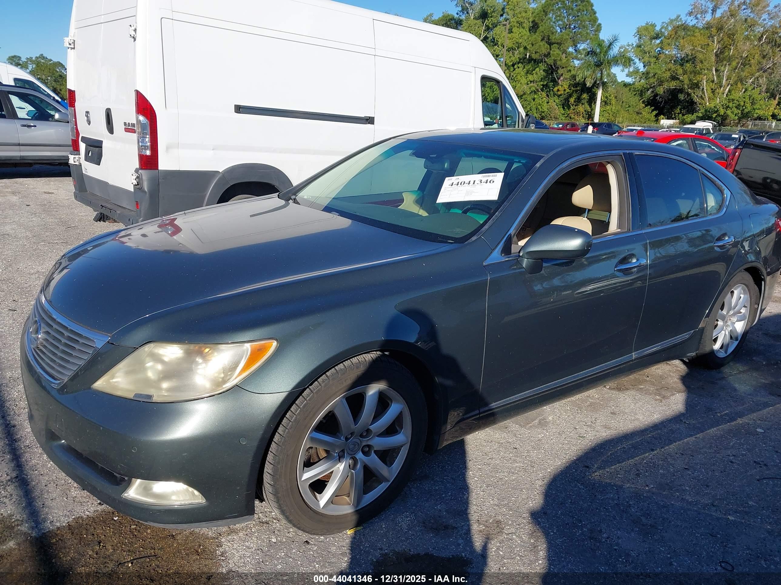 LEXUS LS image 6