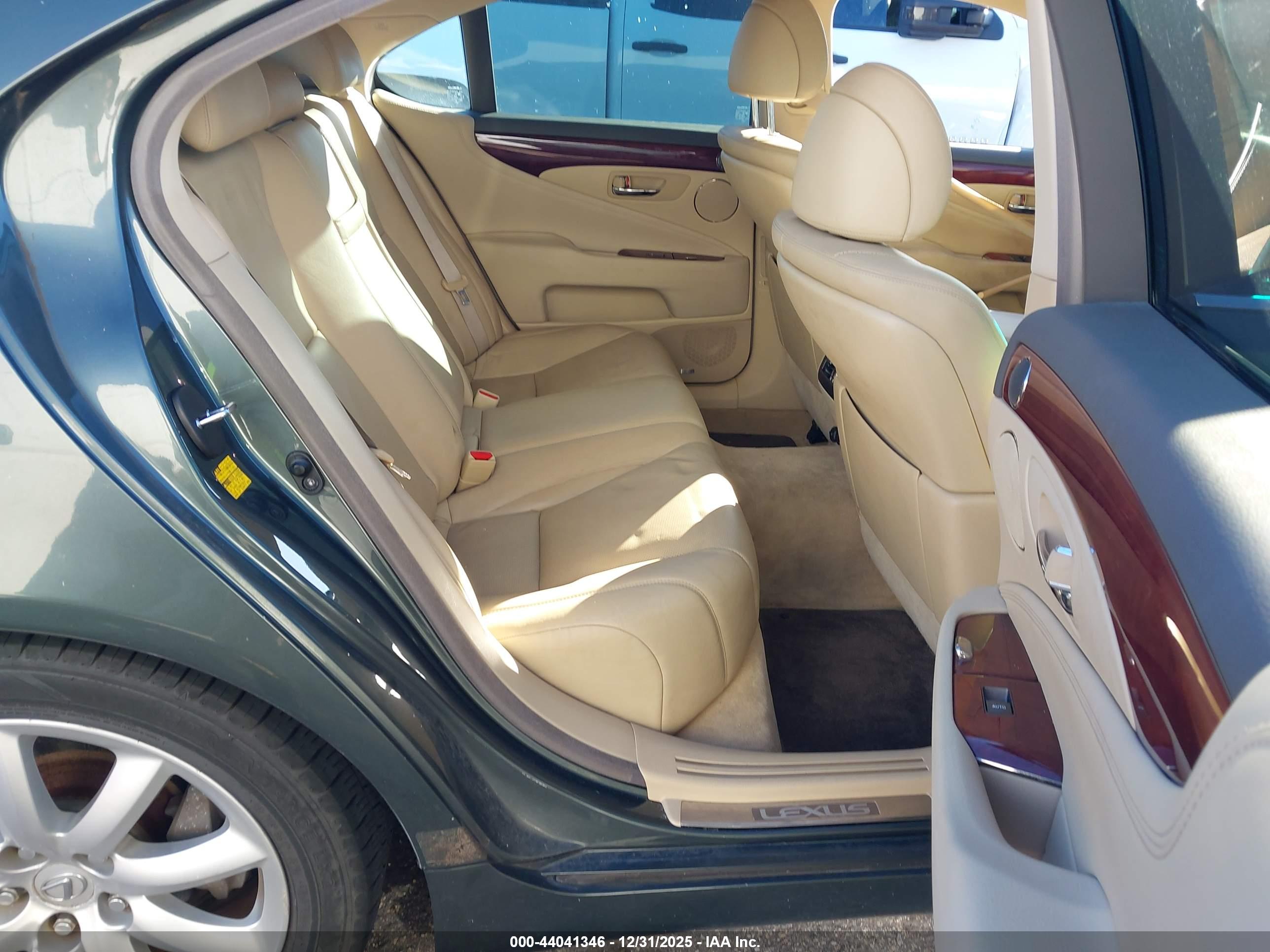 LEXUS LS image 8
