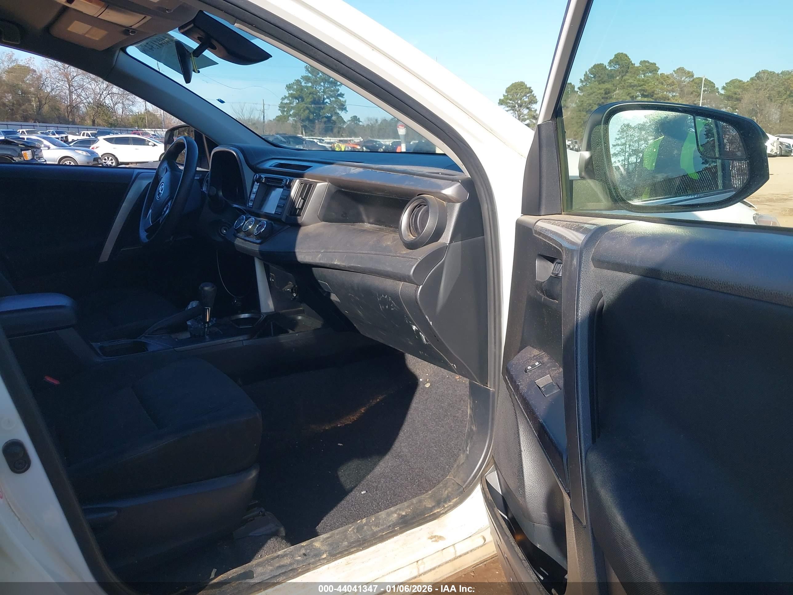 TOYOTA RAV4 image 5