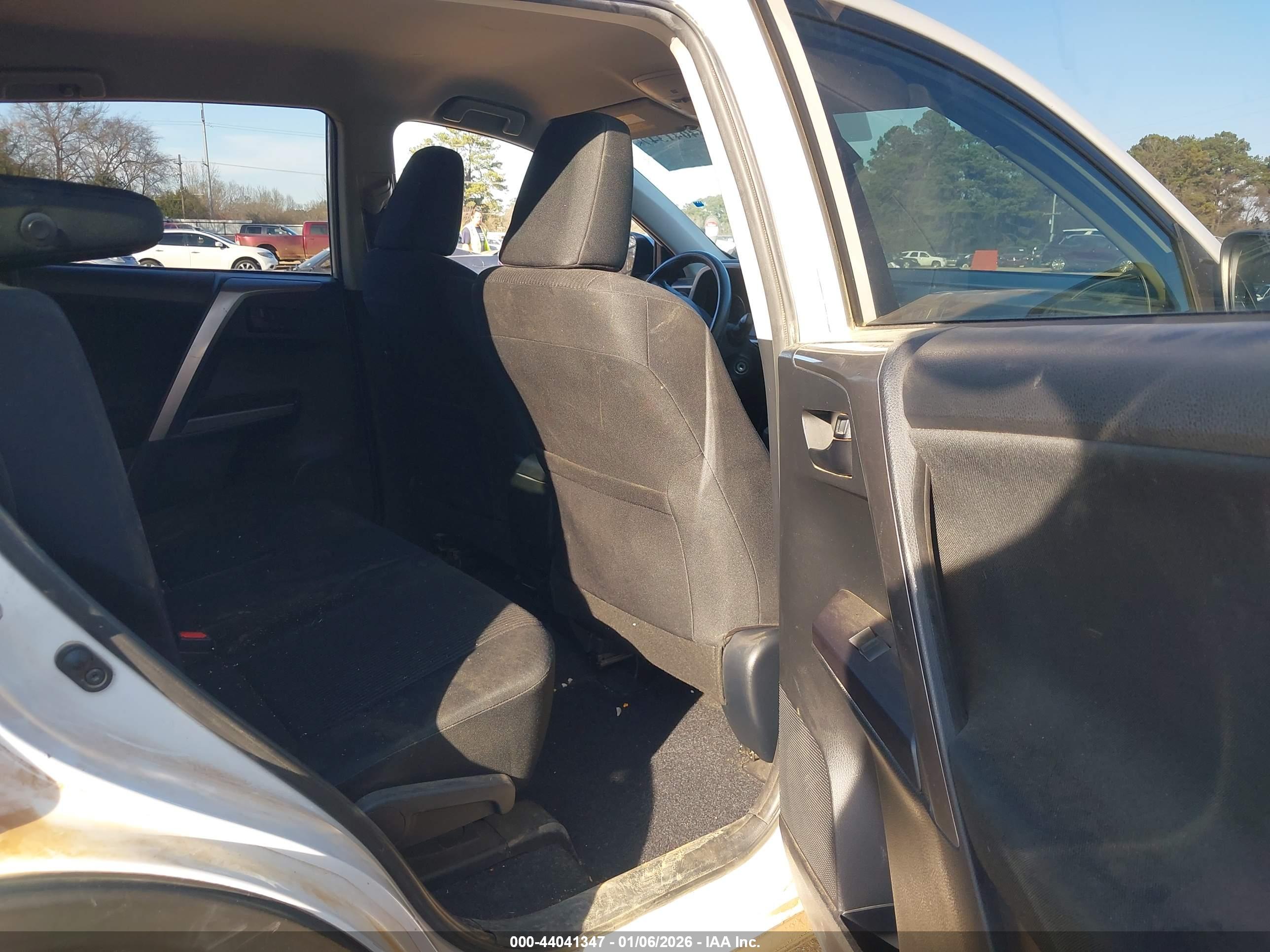 TOYOTA RAV4 image 8