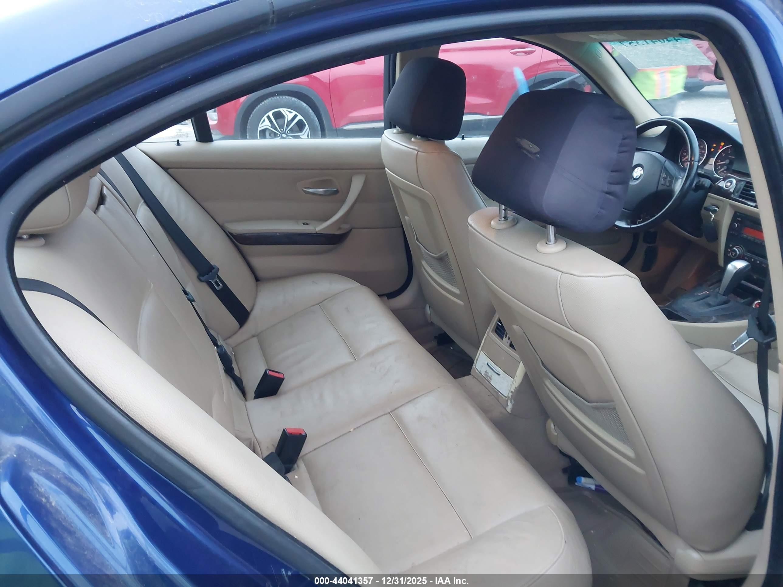 BMW 328XI image 8