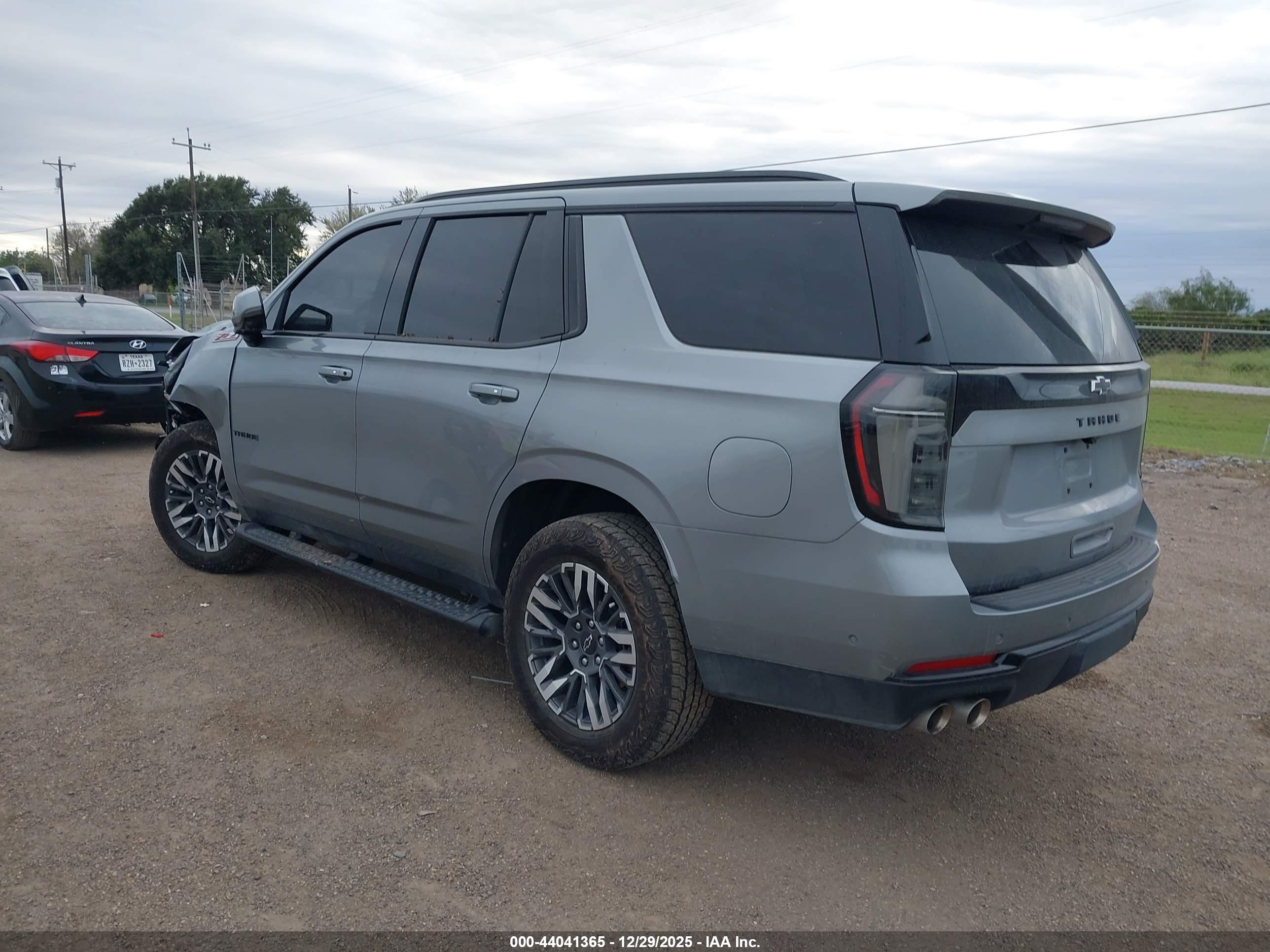 CHEVROLET TAHOE image 3