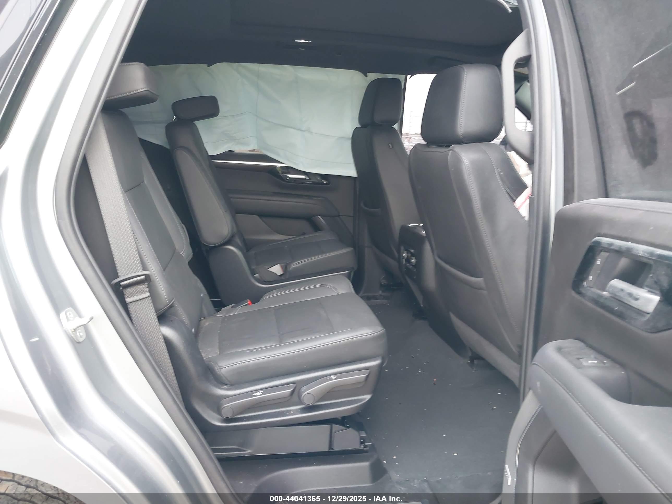 CHEVROLET TAHOE image 8