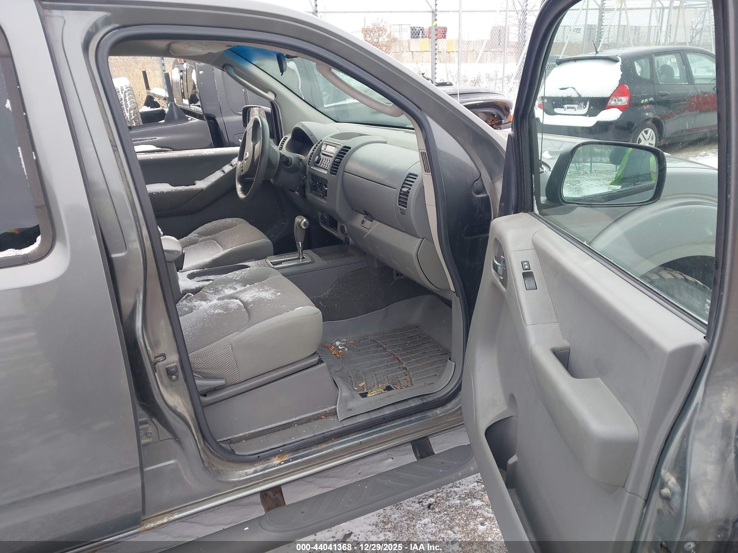 NISSAN FRONTIER image 5