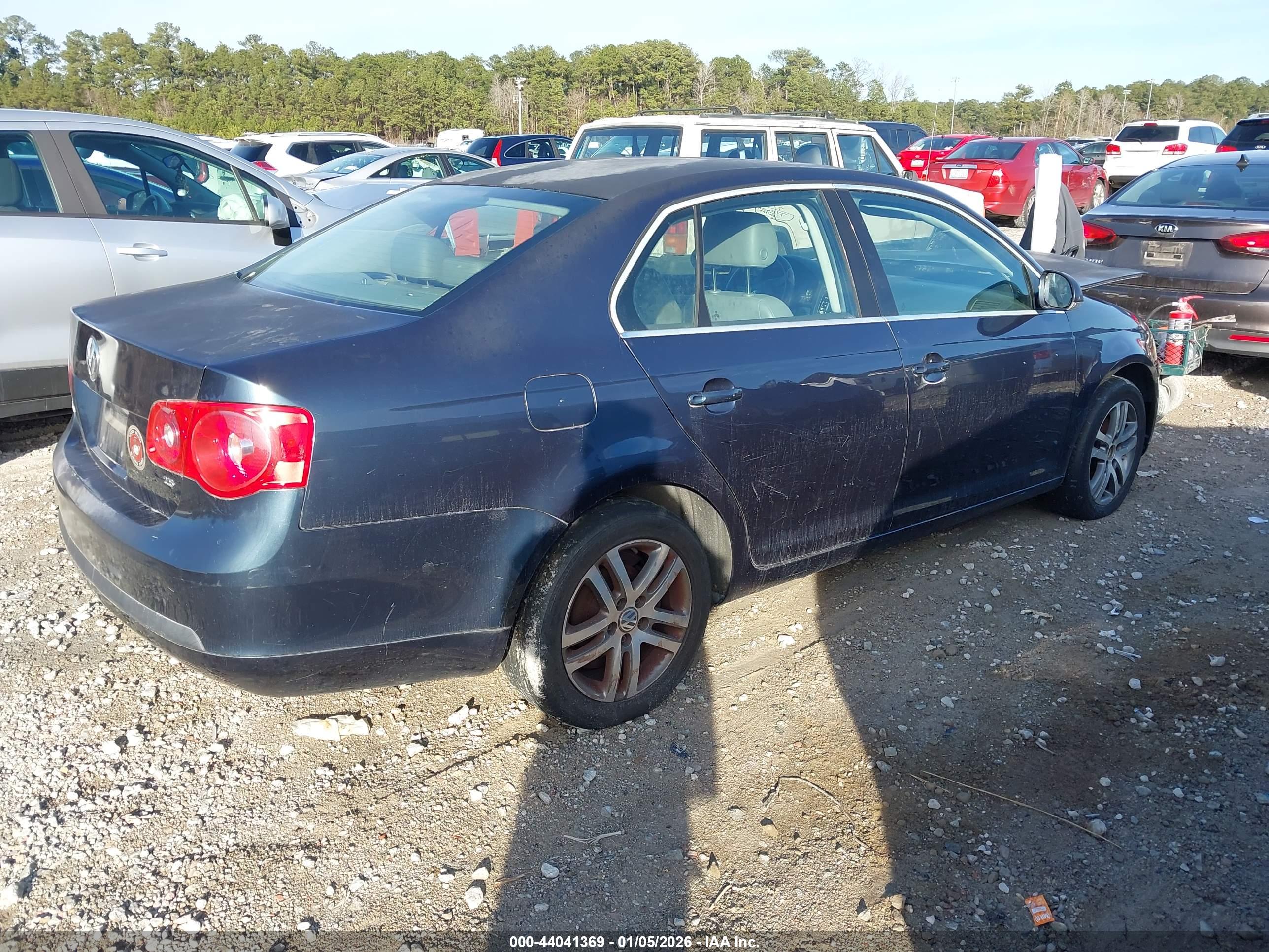 VOLKSWAGEN JETTA image 4