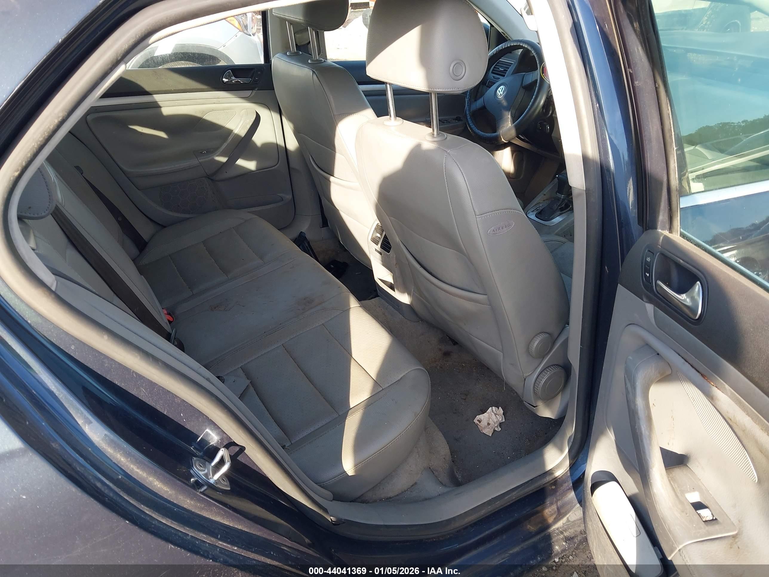 VOLKSWAGEN JETTA image 8