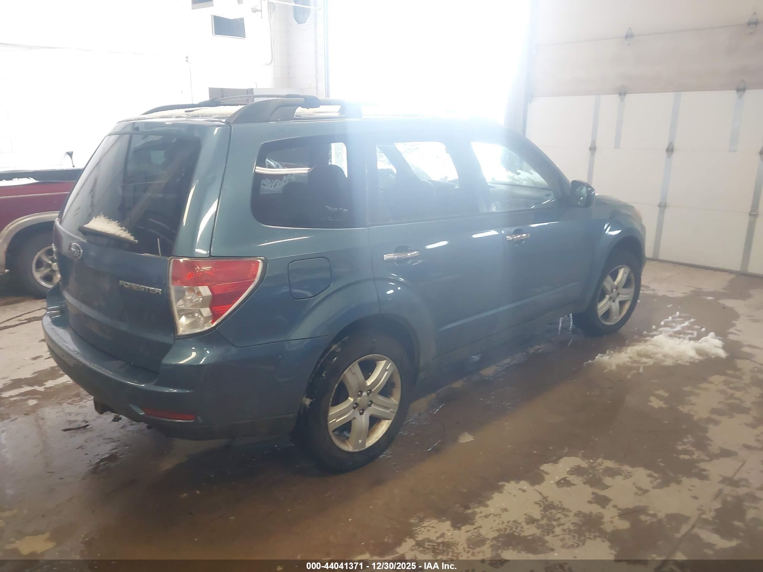 SUBARU FORESTER image 4