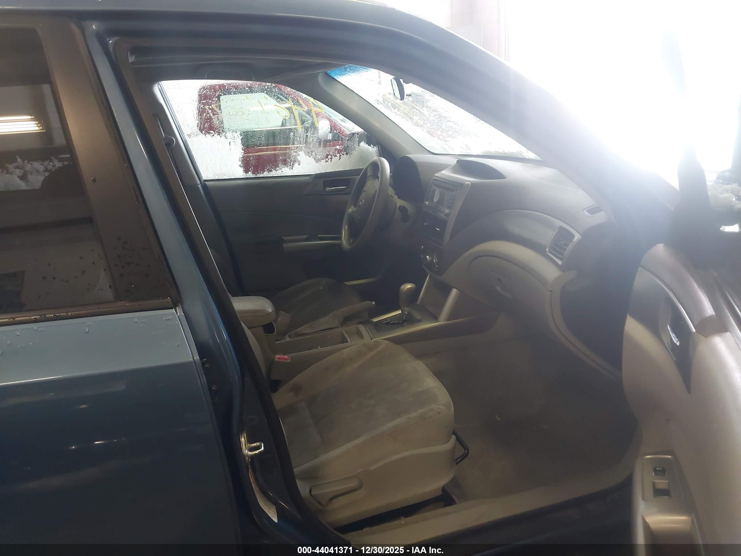 SUBARU FORESTER image 5