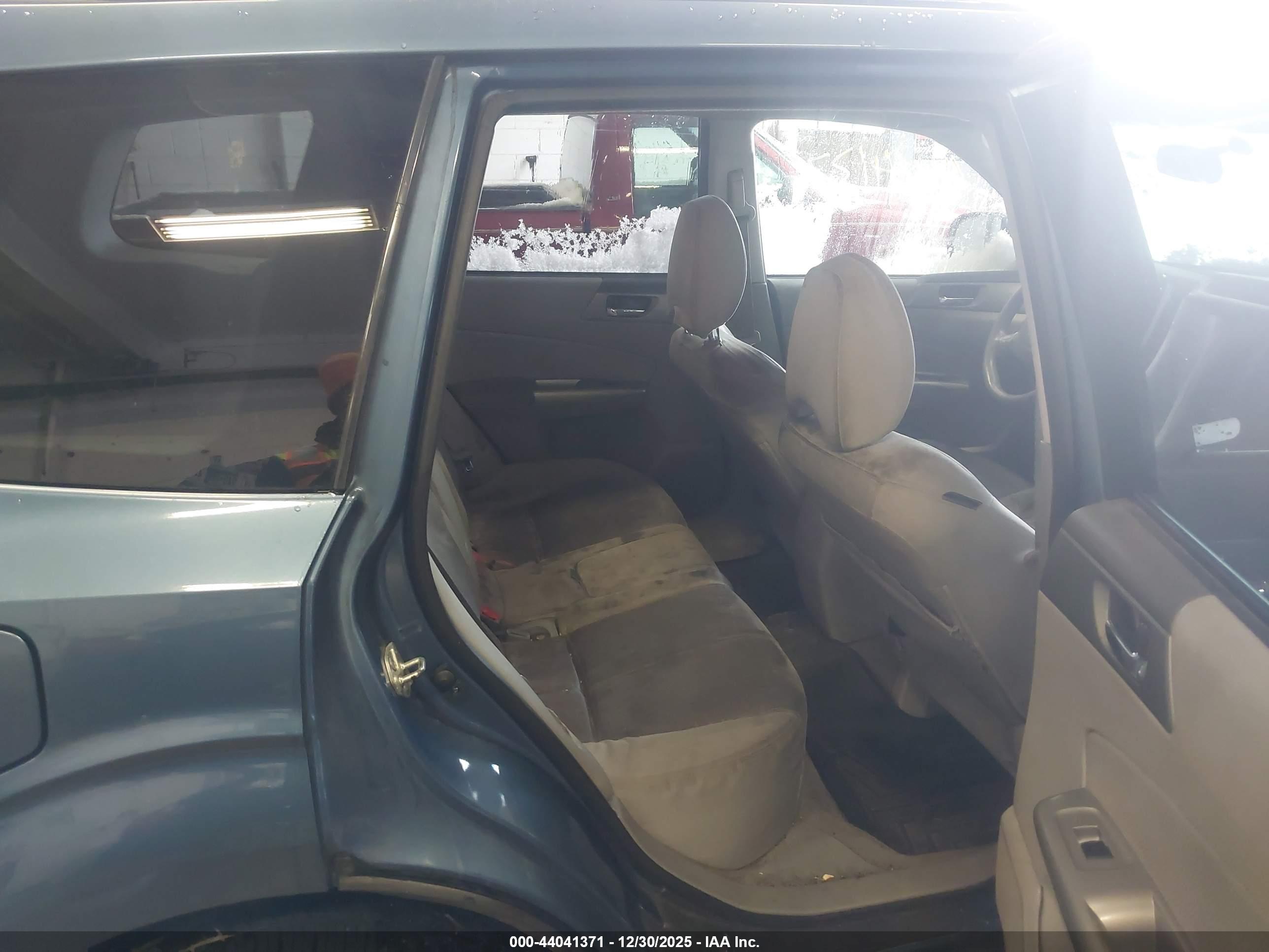 SUBARU FORESTER image 8