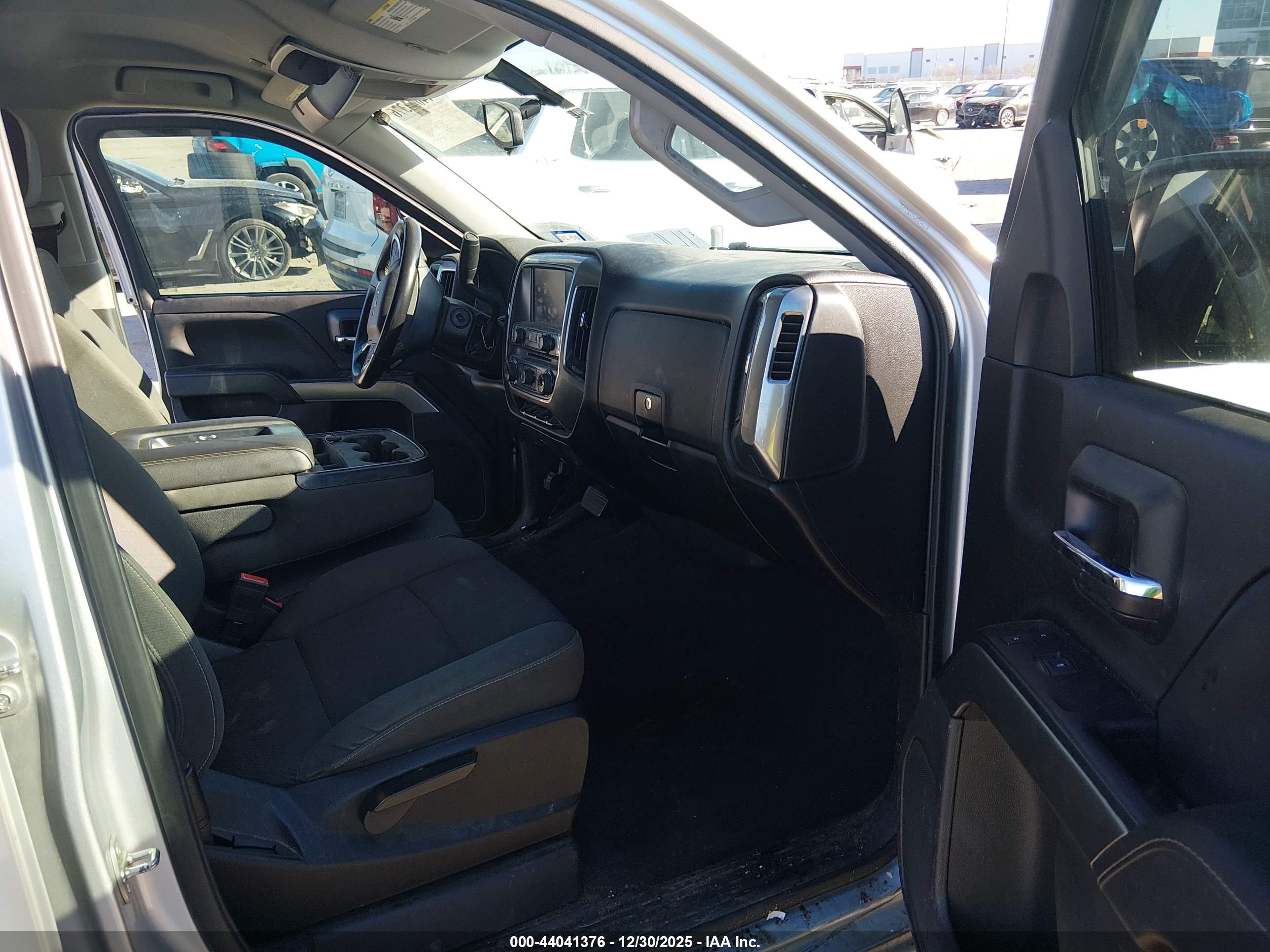 CHEVROLET SILVERADO image 5