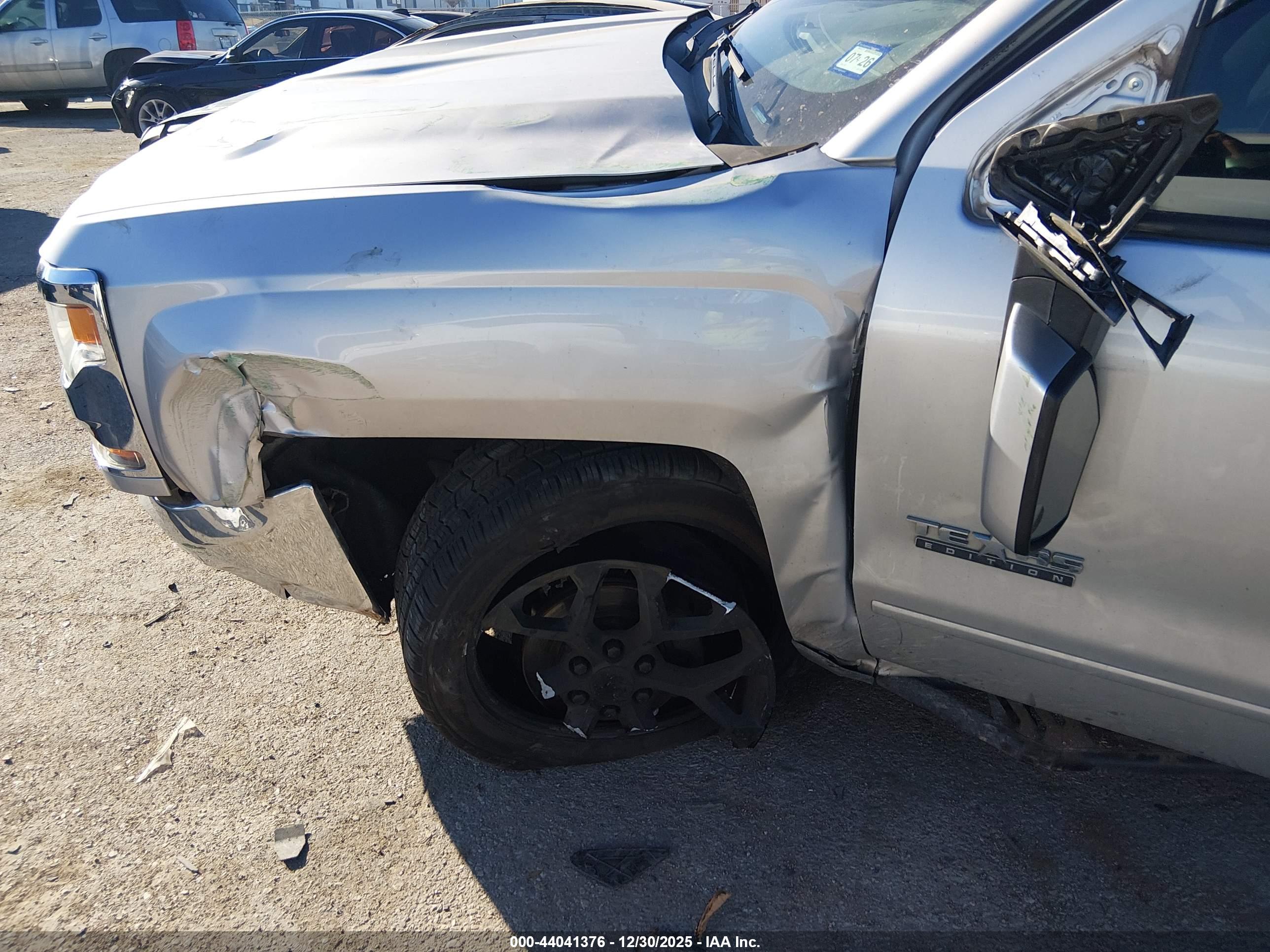 CHEVROLET SILVERADO image 6