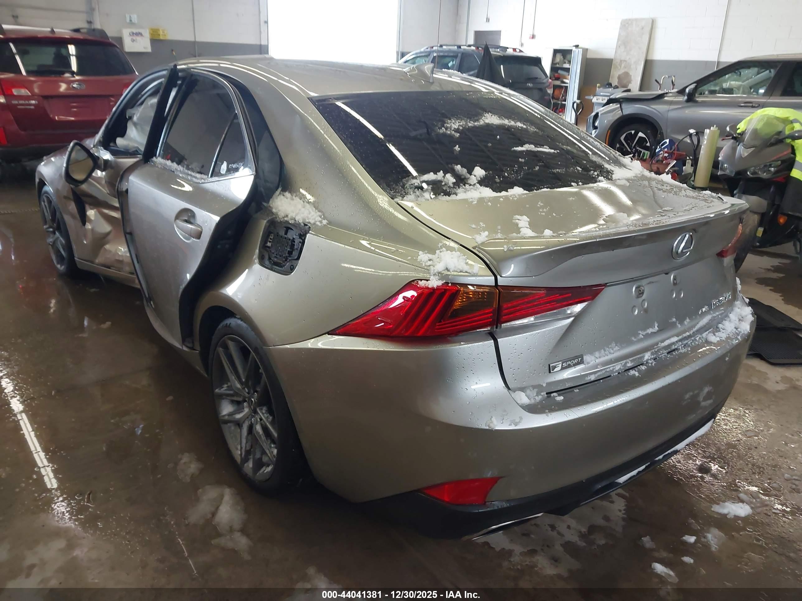 LEXUS IS image 3