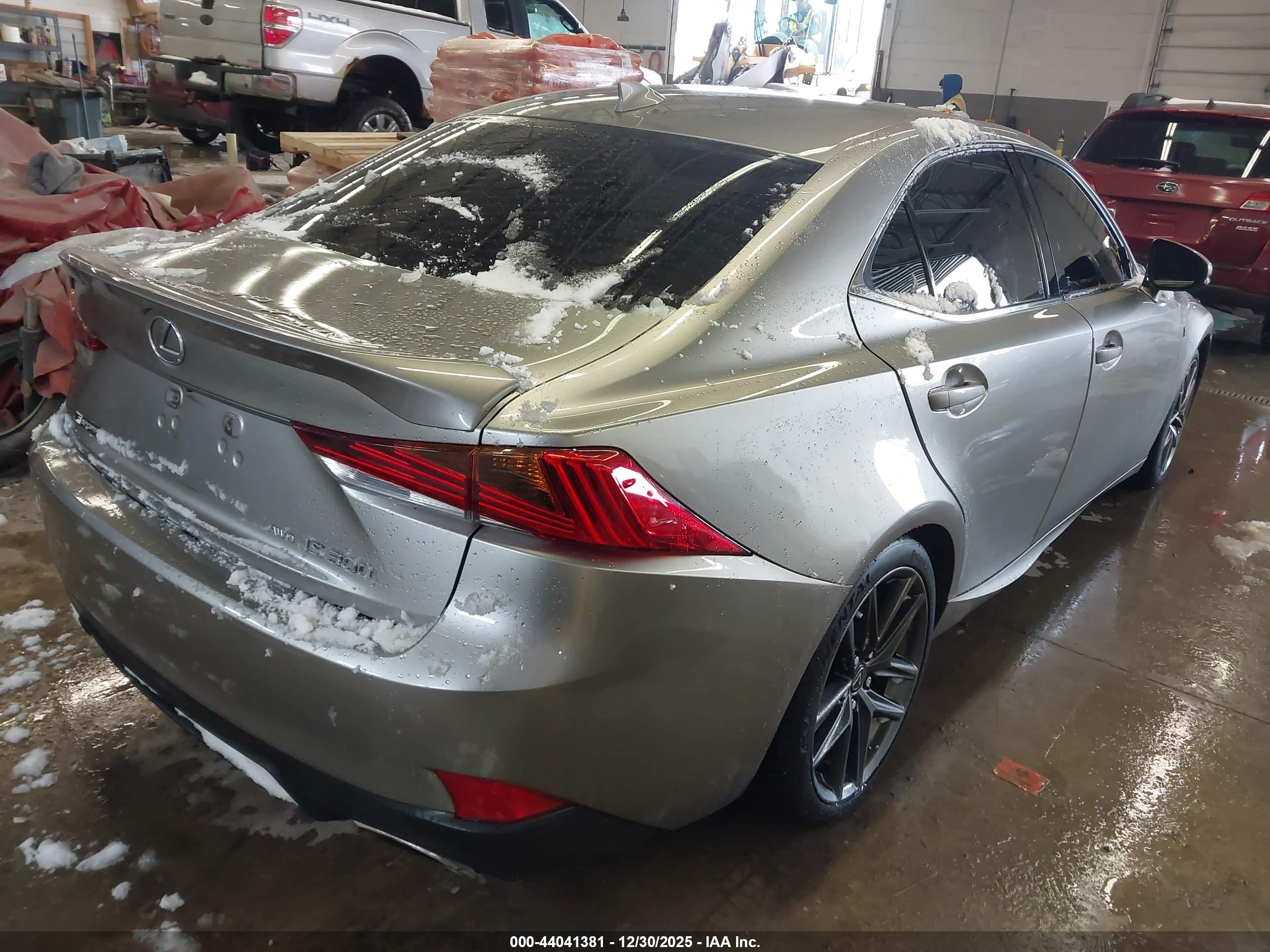 LEXUS IS image 4