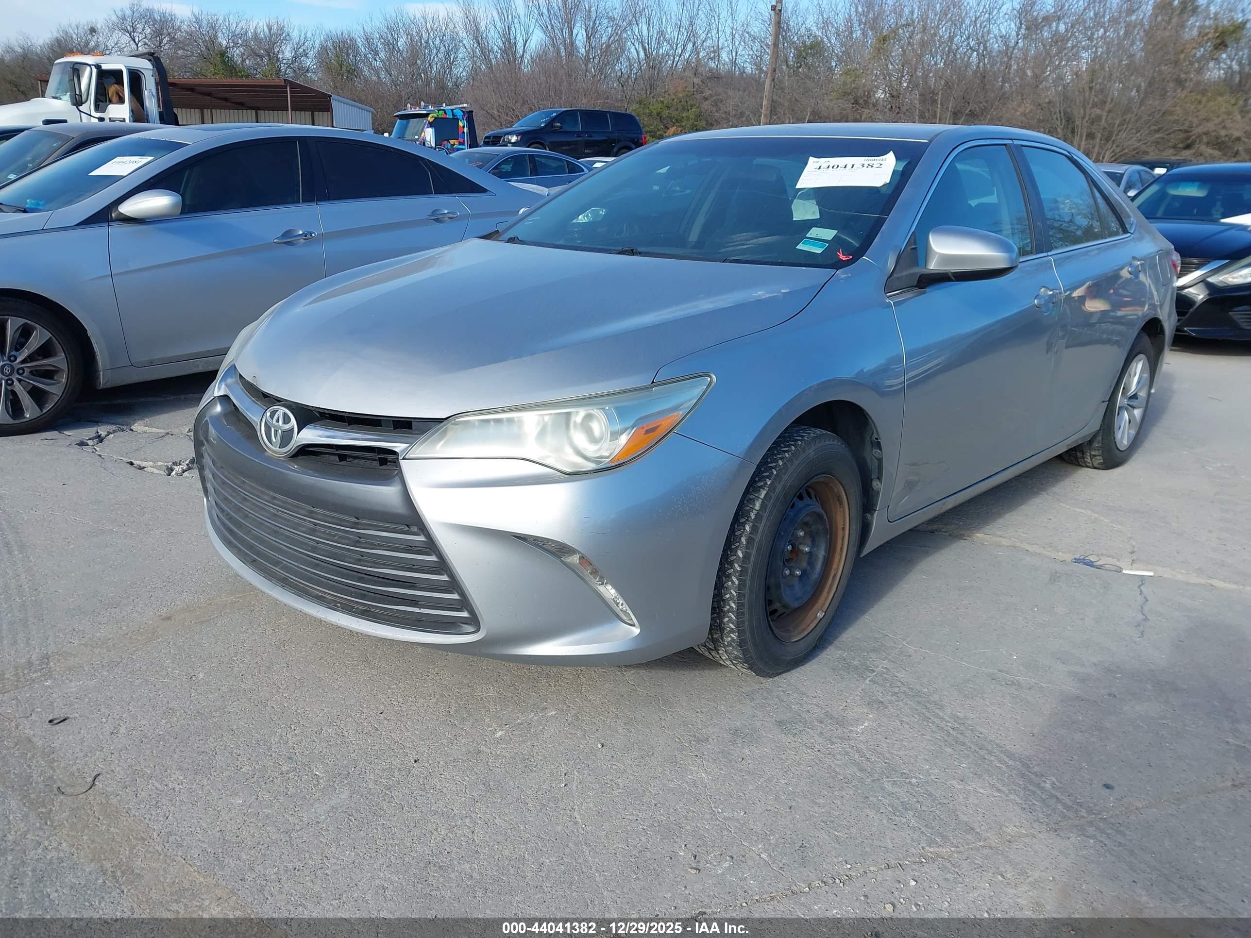 TOYOTA CAMRY image 2